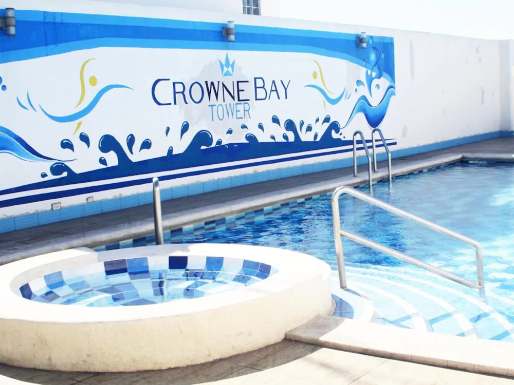 Touristation At Crowne Bay