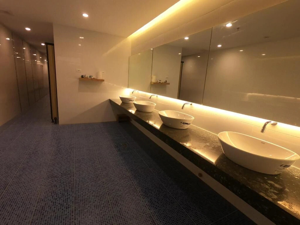 88 Airport Lounge
