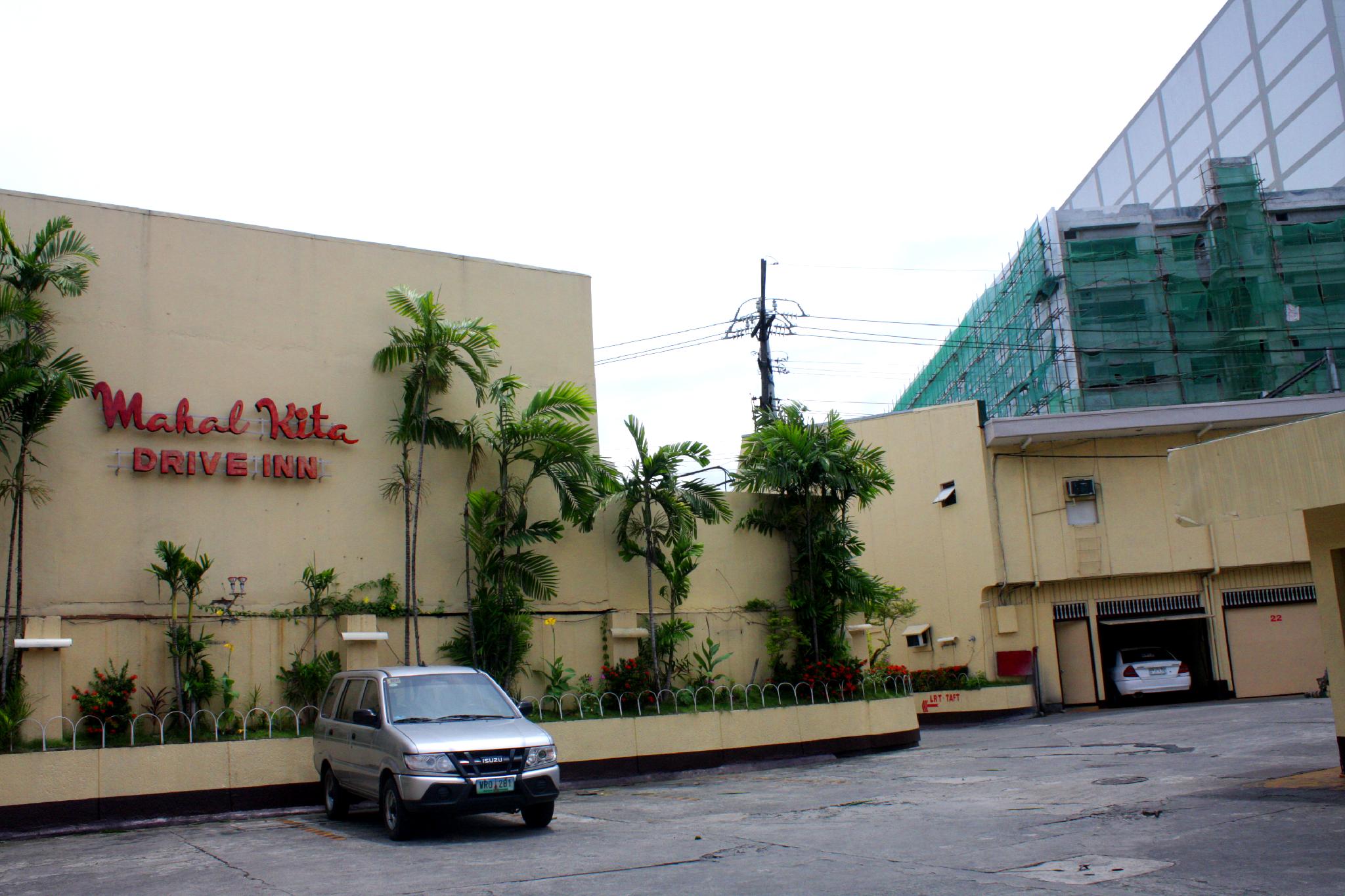 Mahal Kita Drive Inn