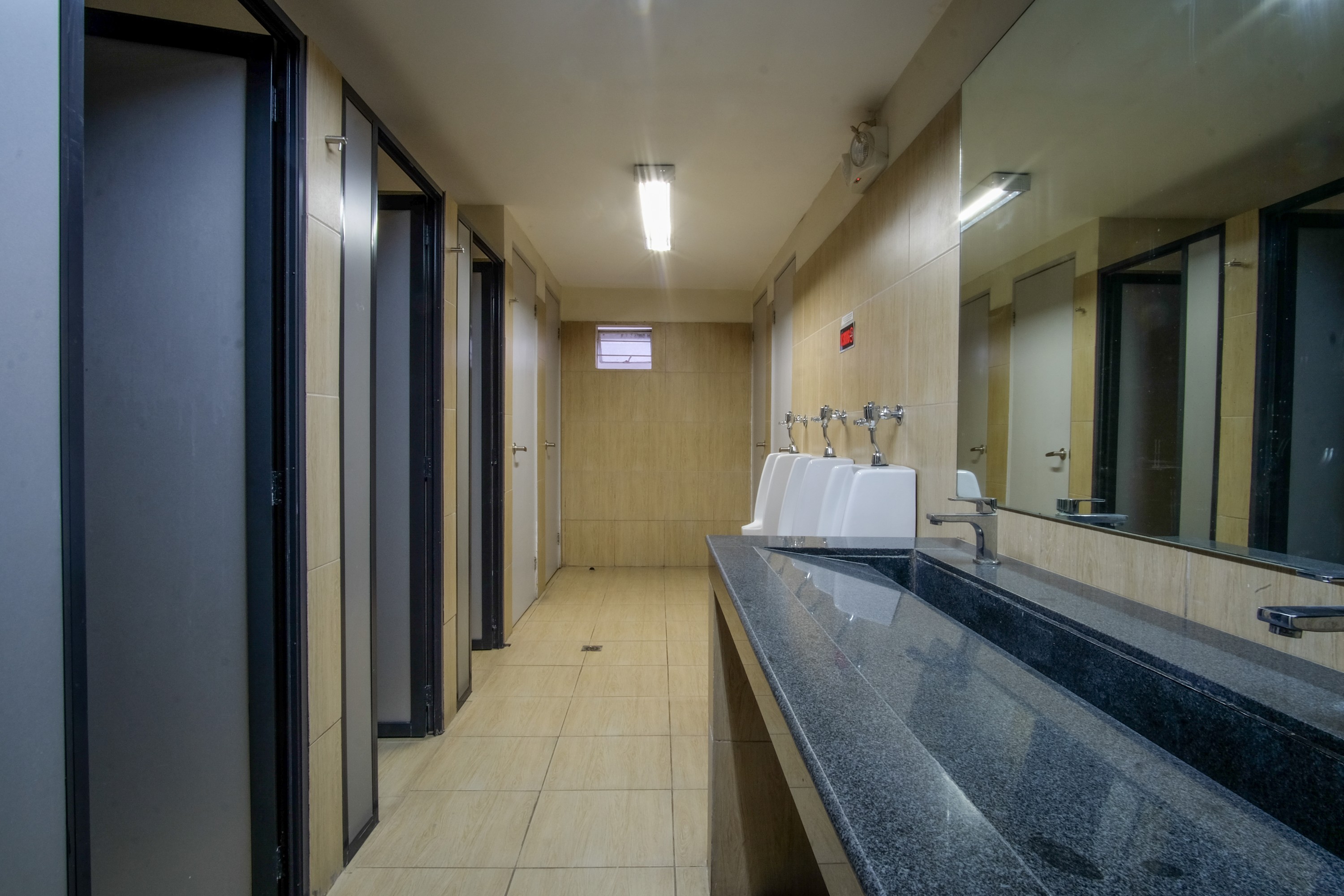 OYO 841 Metro Deluxe Residences