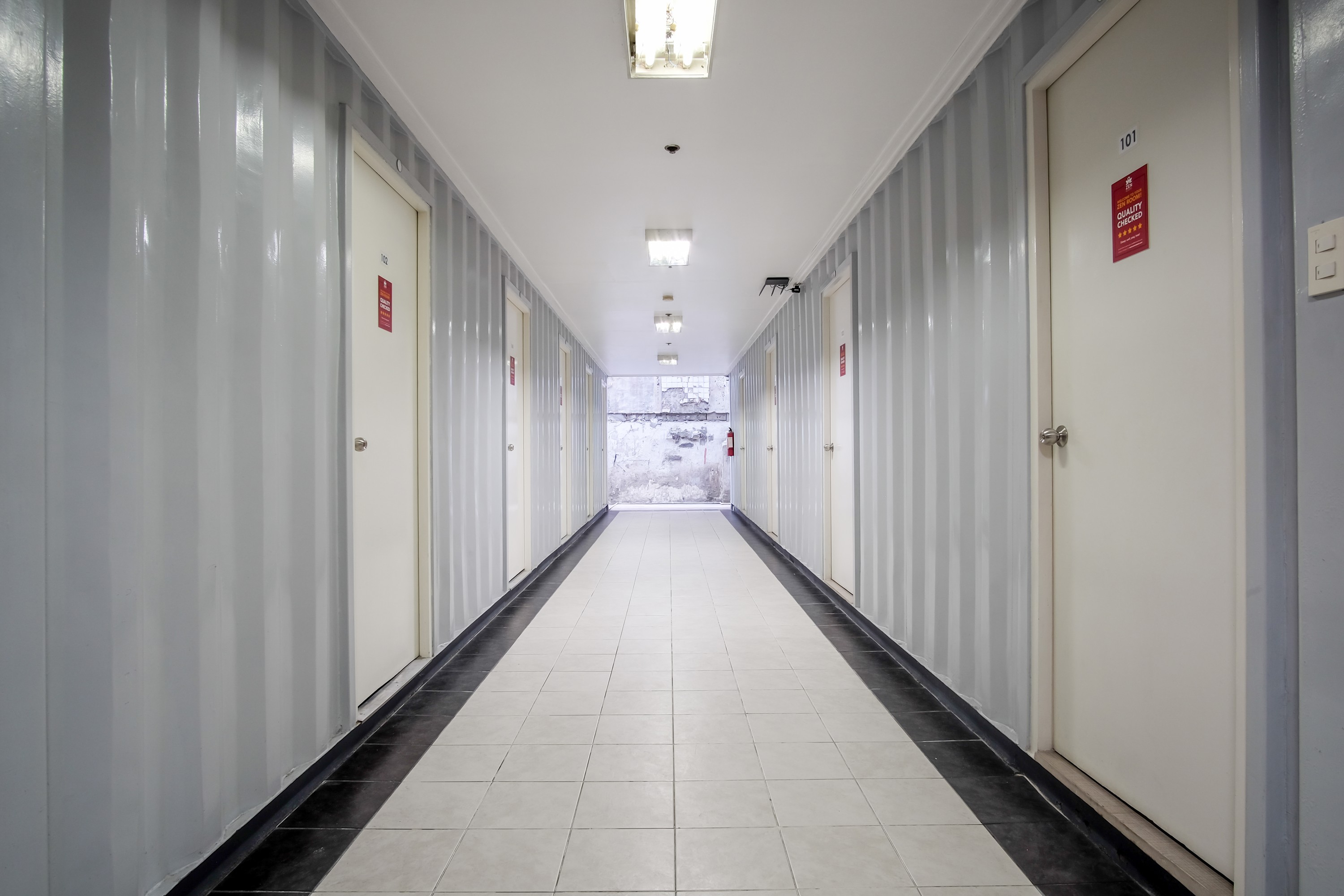 OYO 841 Metro Deluxe Residences