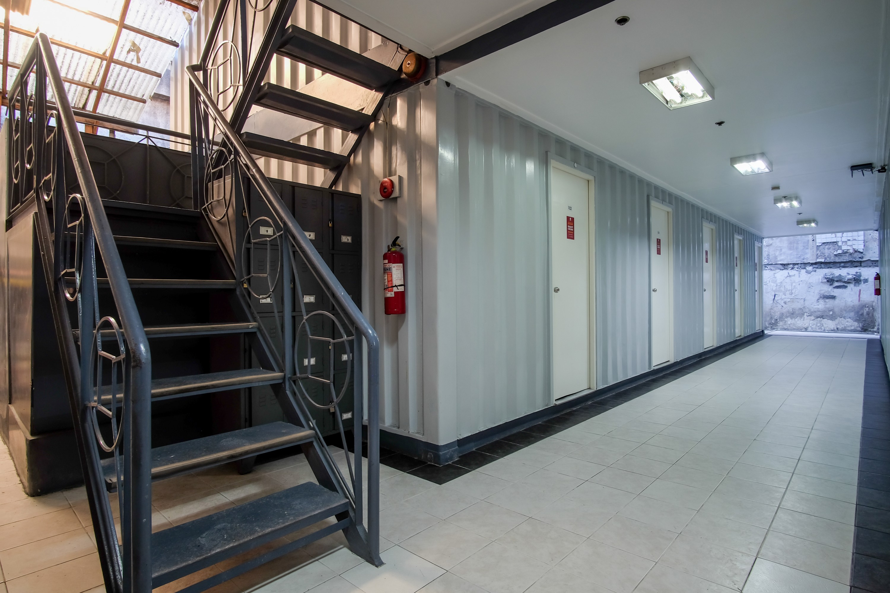 OYO 841 Metro Deluxe Residences