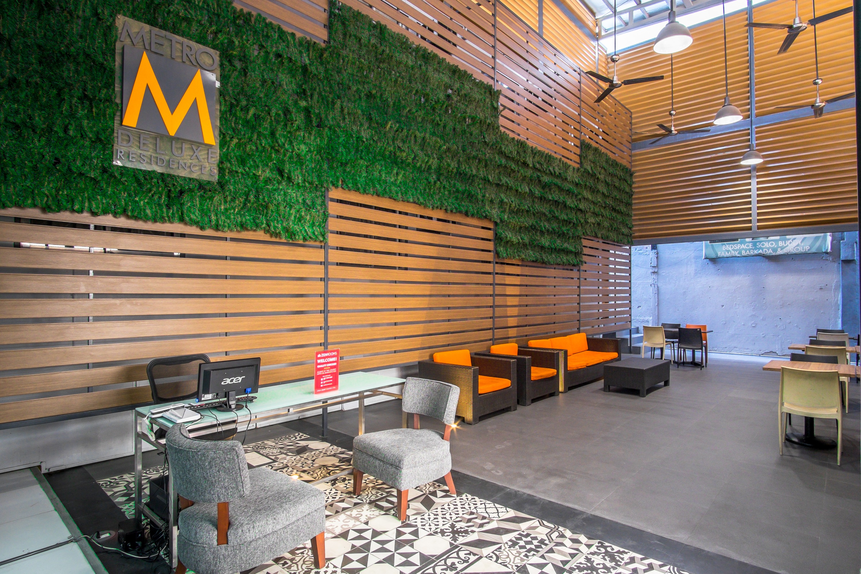 OYO 841 Metro Deluxe Residences