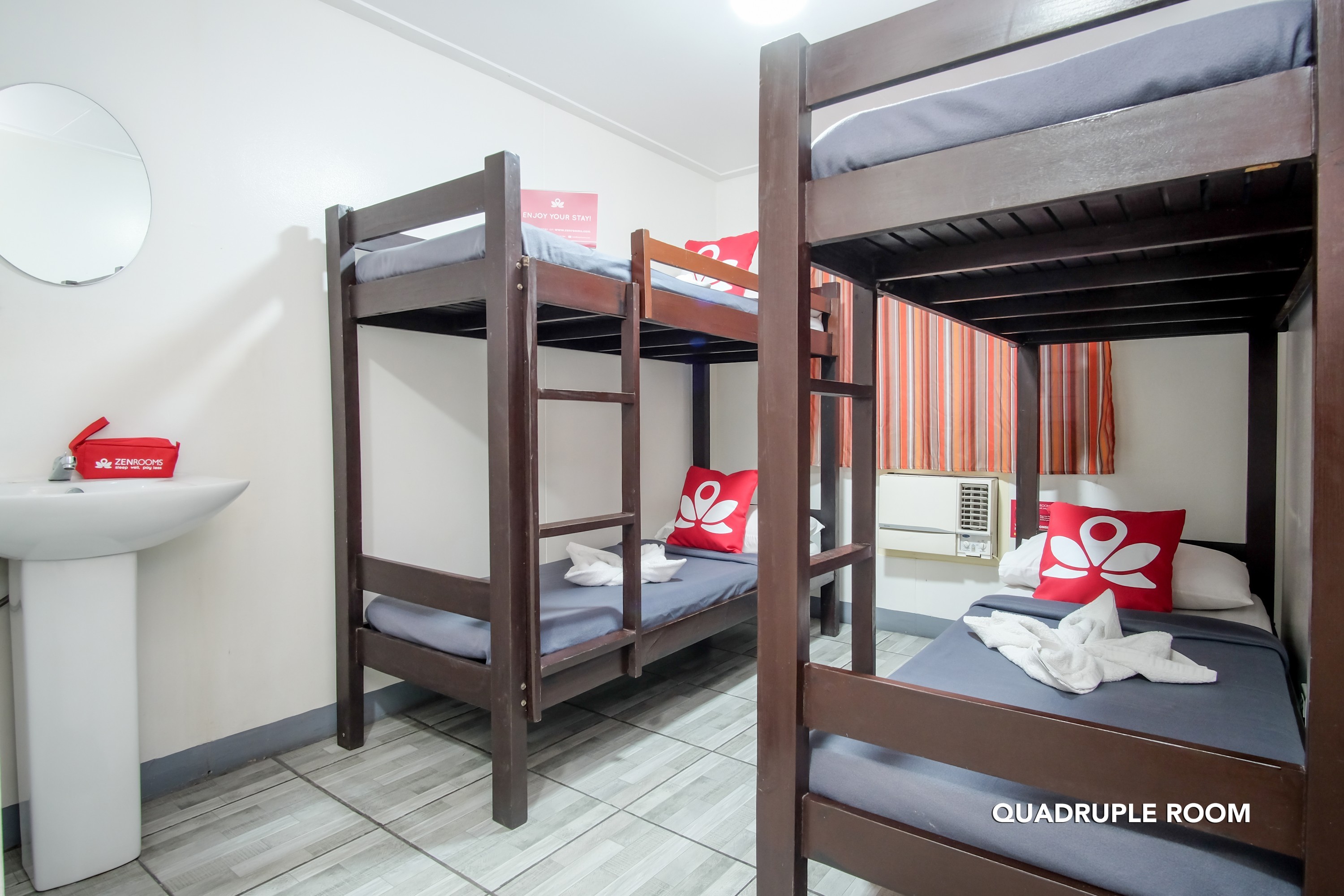 OYO 841 Metro Deluxe Residences