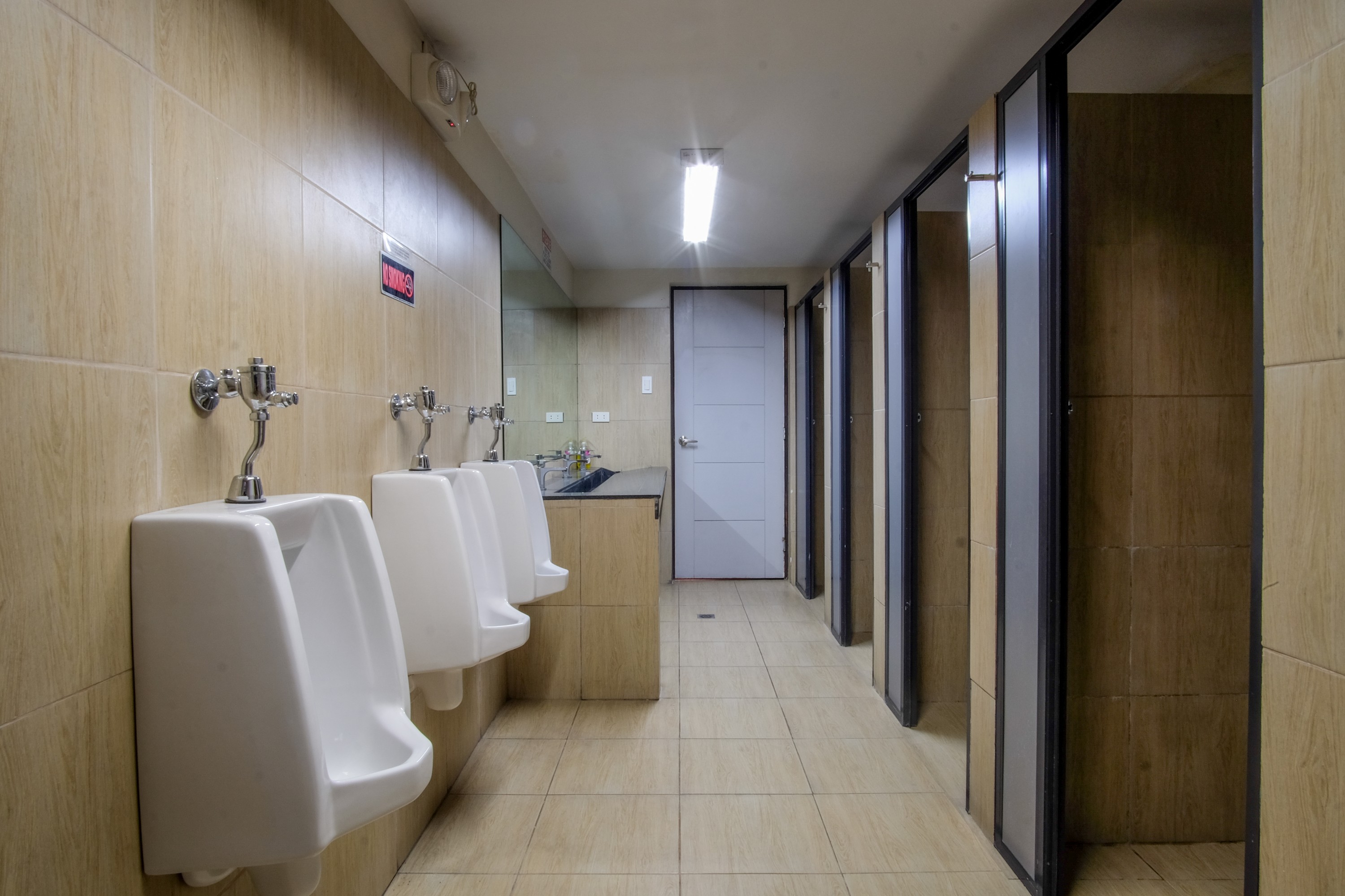 OYO 841 Metro Deluxe Residences