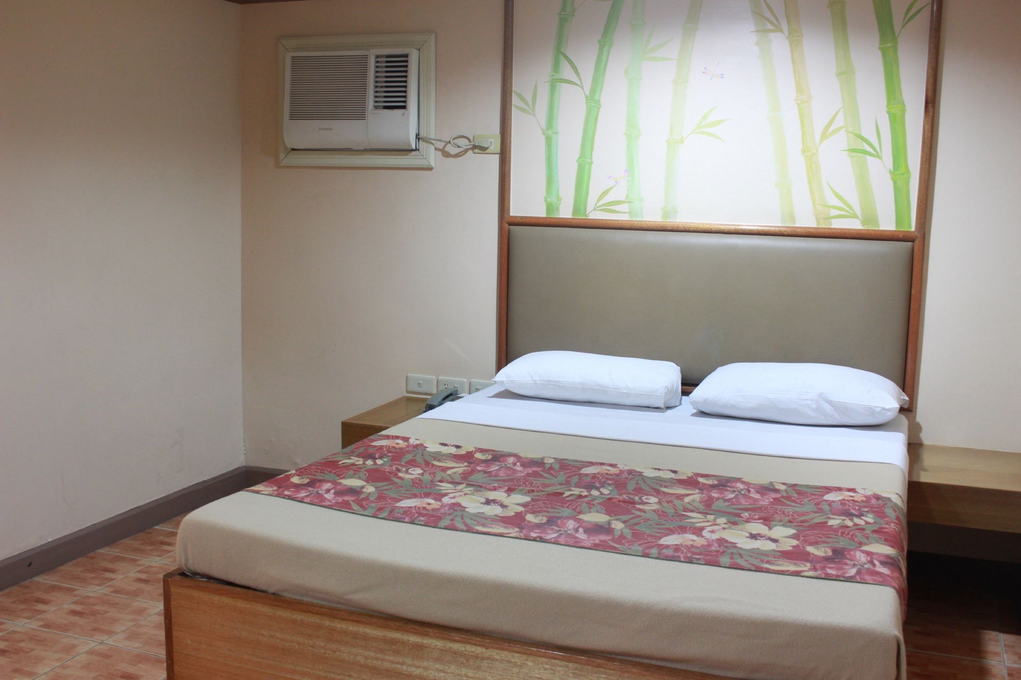 Pinoy Pamilya Hotel