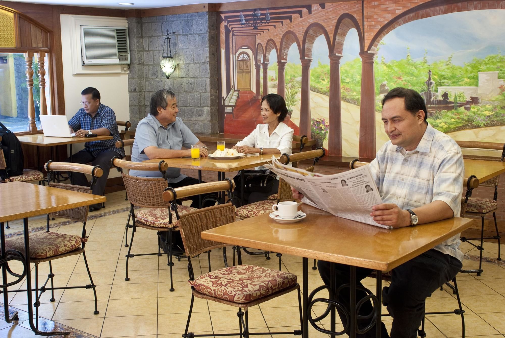 Pinoy Pamilya Hotel