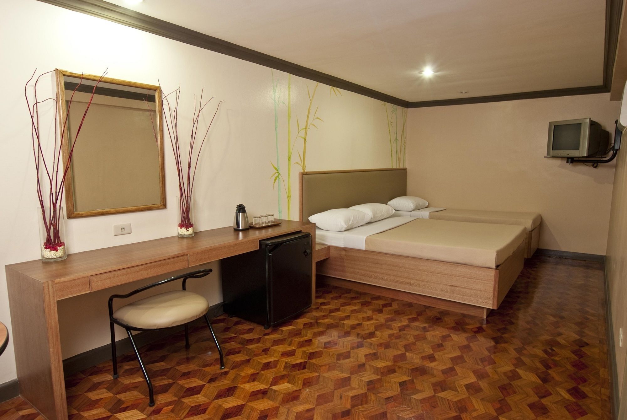 Pinoy Pamilya Hotel
