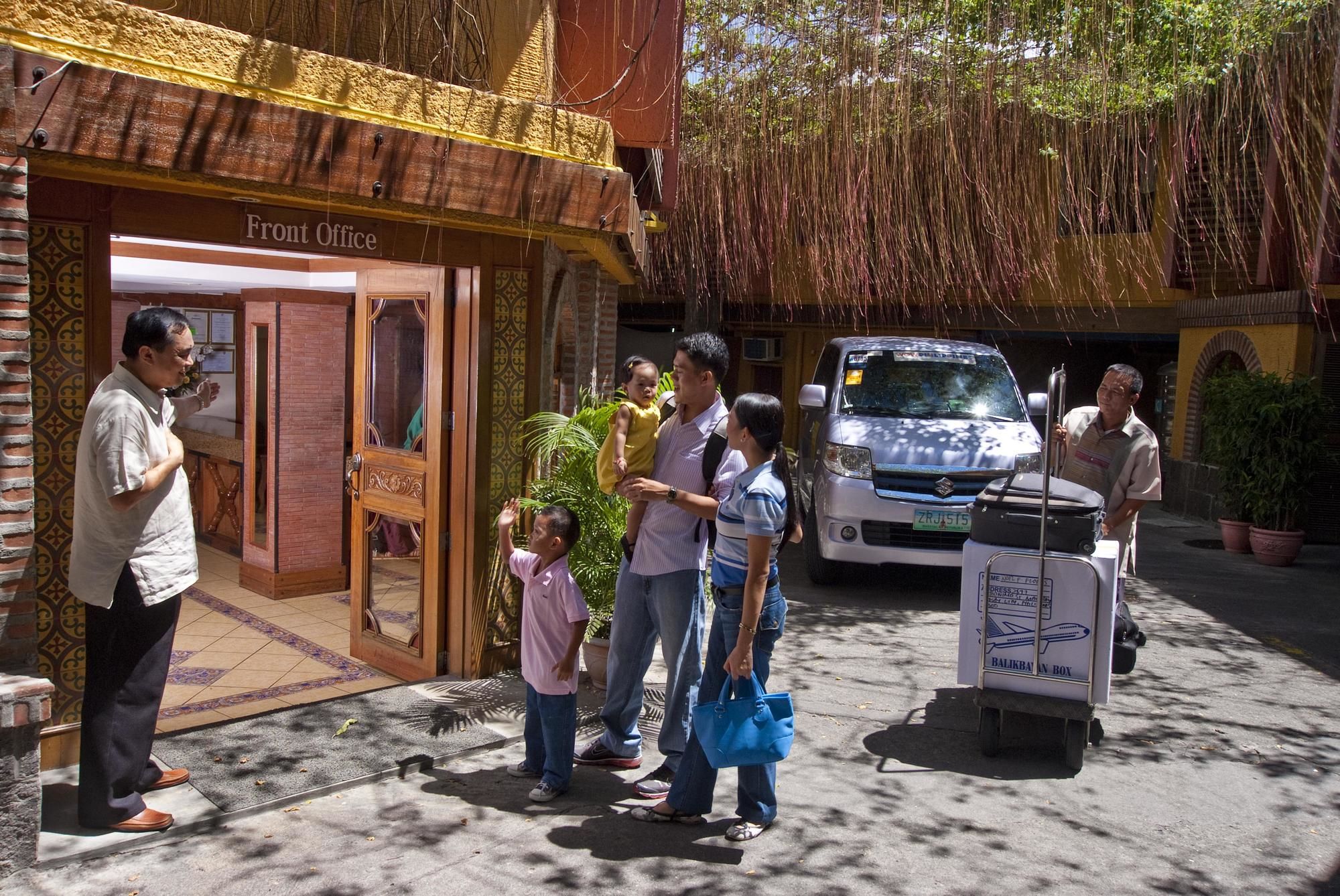 Pinoy Pamilya Hotel