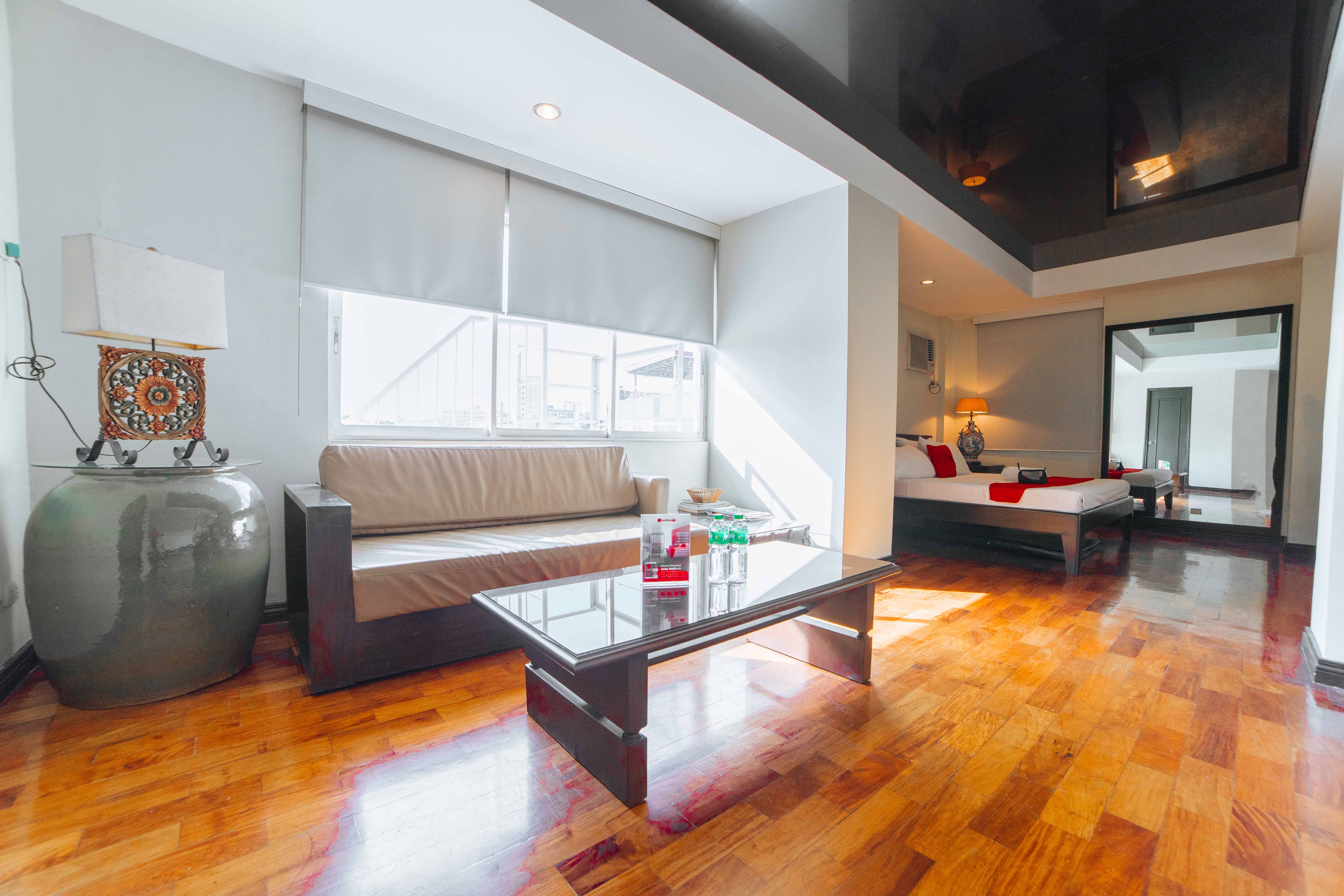 RedDoorz Plus Near Naia Expressway