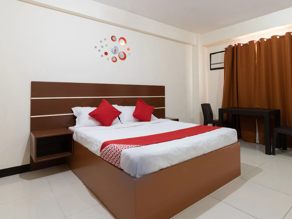 Red Velvet Suites by OYO Rooms