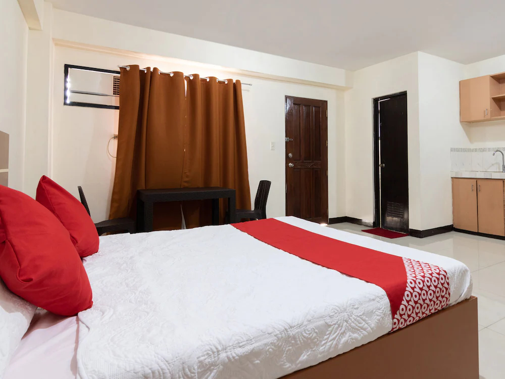 Red Velvet Suites by OYO Rooms