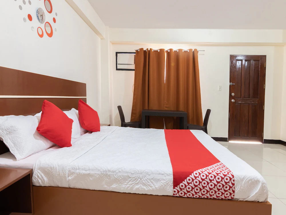 Red Velvet Suites by OYO Rooms