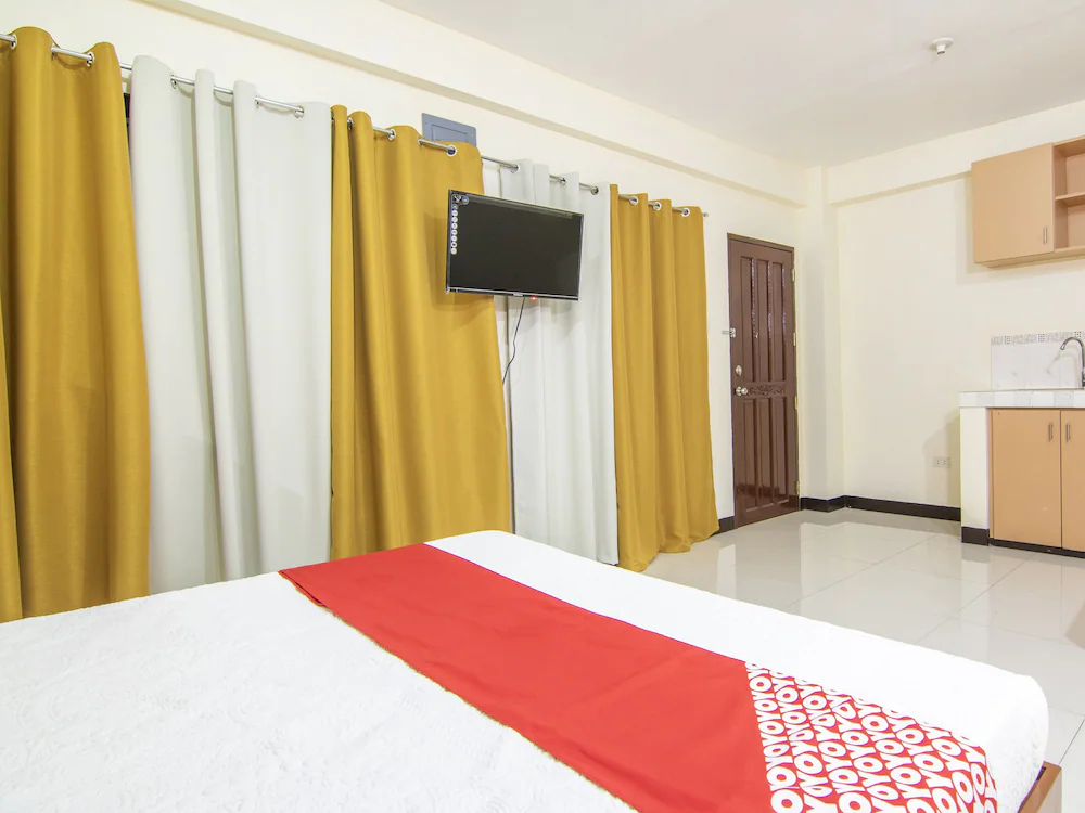 Red Velvet Suites by OYO Rooms