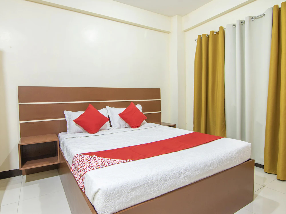 Red Velvet Suites by OYO Rooms