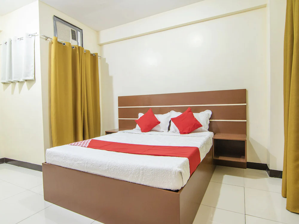 Red Velvet Suites by OYO Rooms