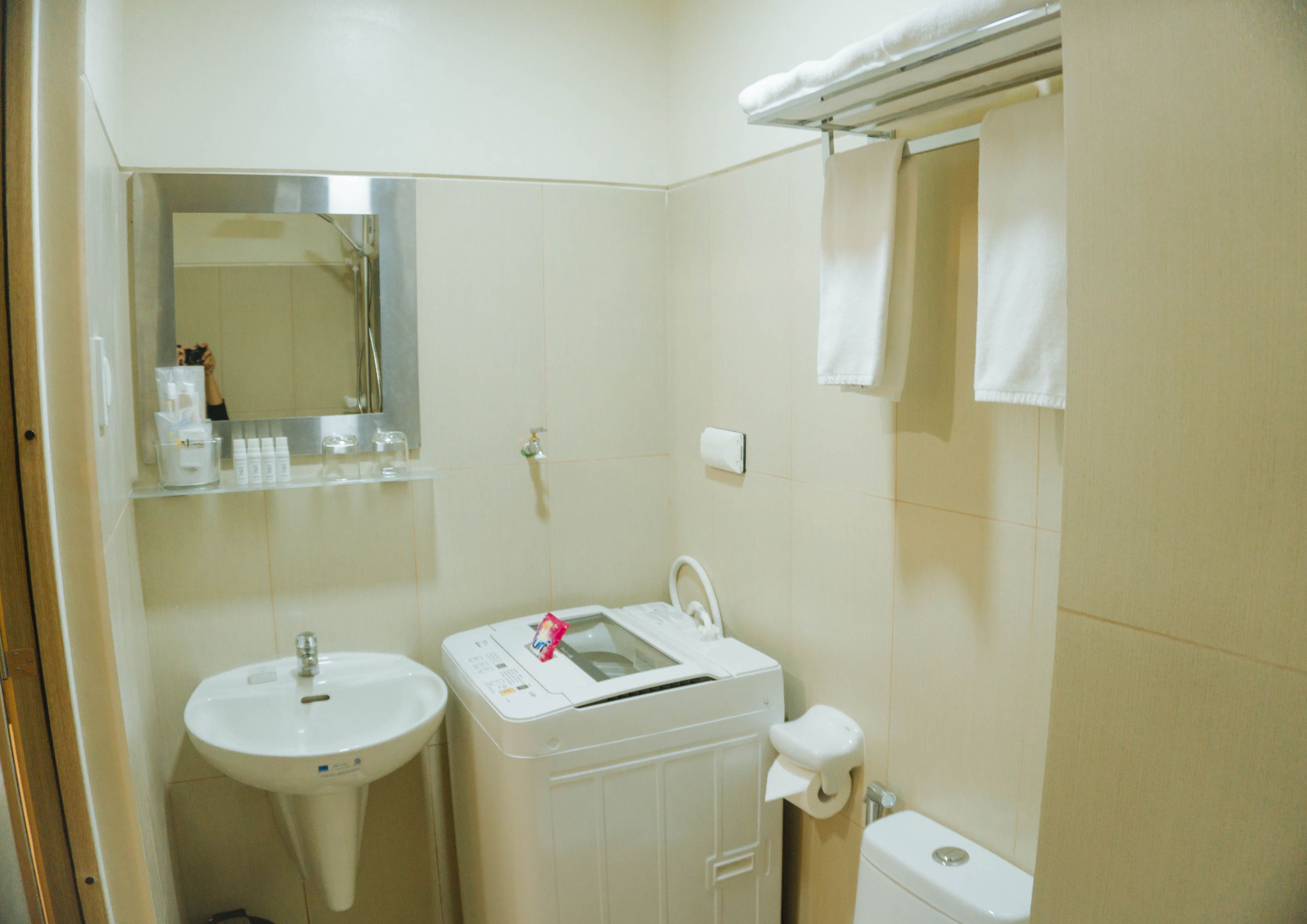 SMDC Breeze Residences By MaxStays