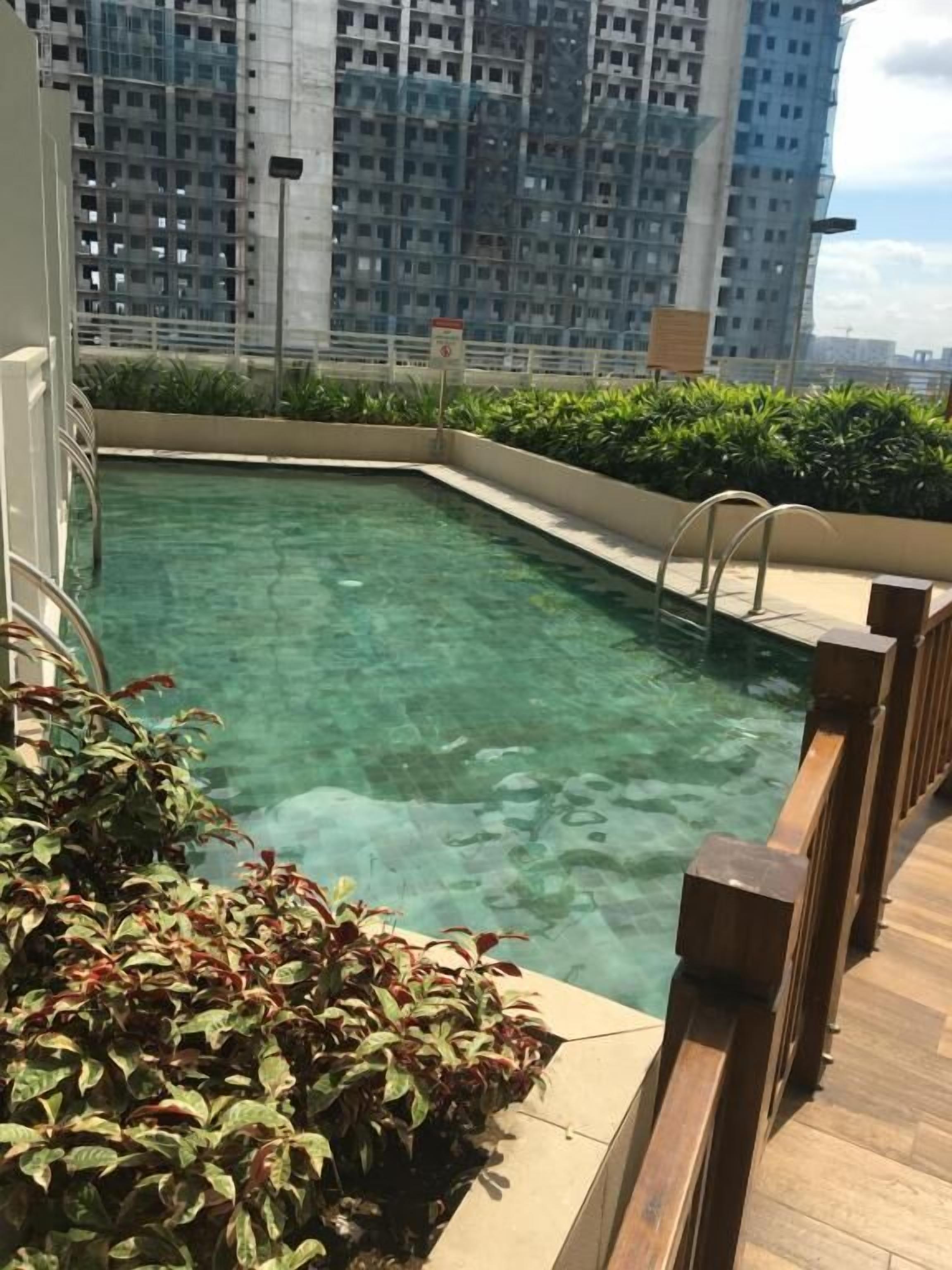 SMDC Breeze Residences By MaxStays