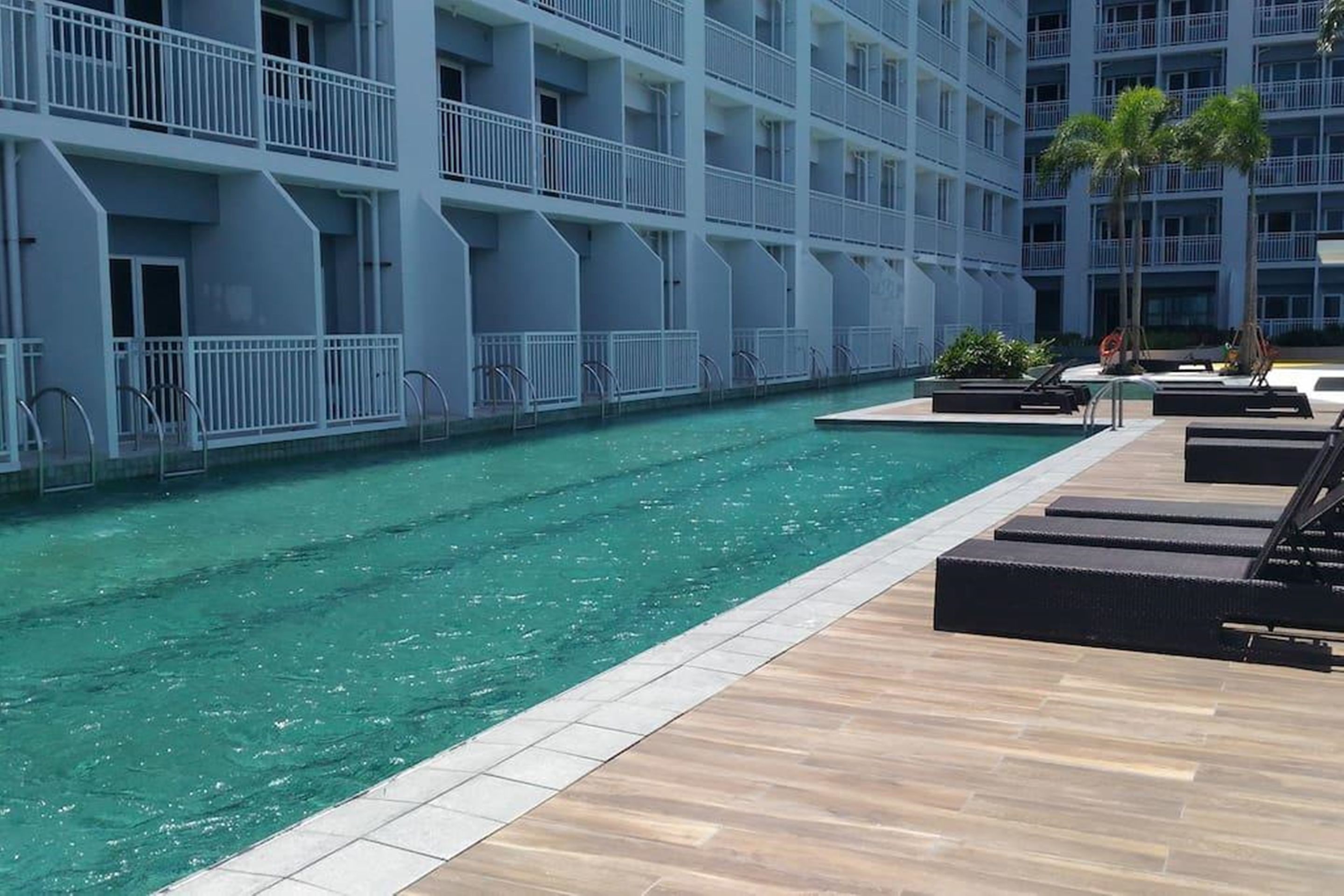 SMDC Breeze Residences By MaxStays