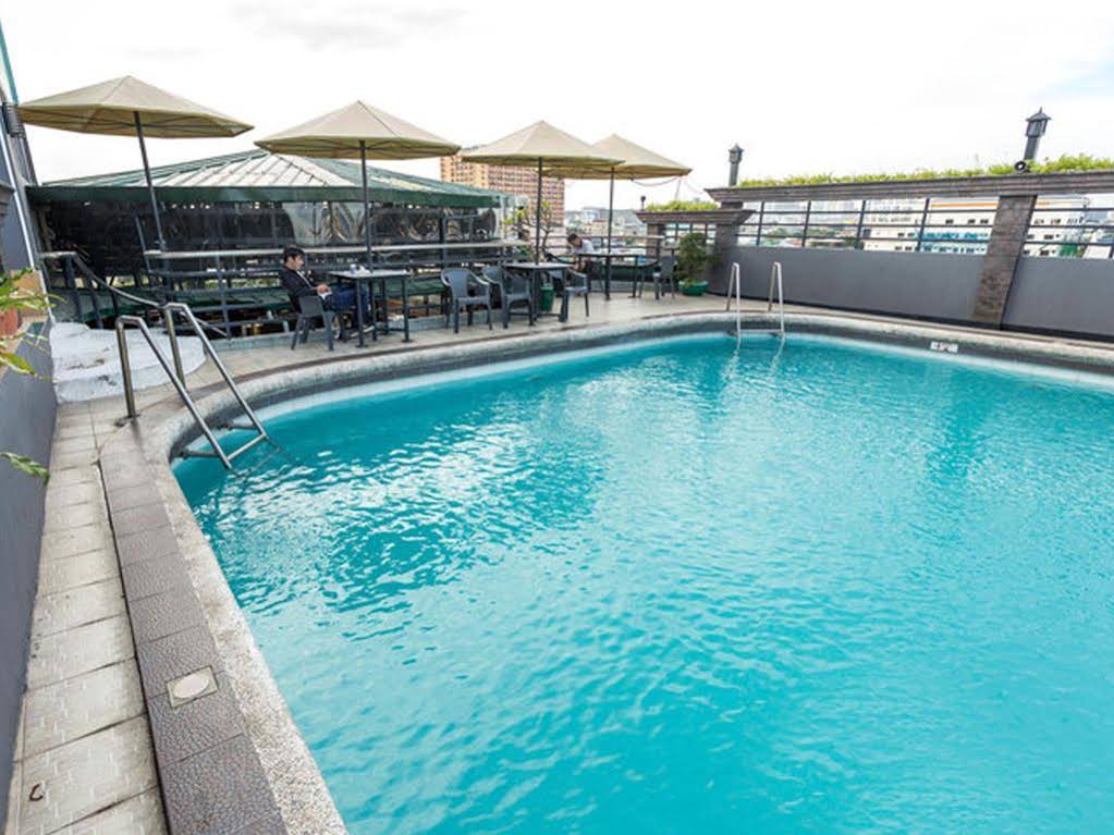 Urban Travellers Hotel
