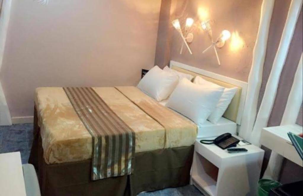 Urban Travellers Hotel