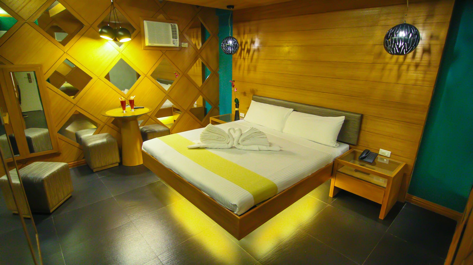 Victoria Court Cuneta Motorist Lodge