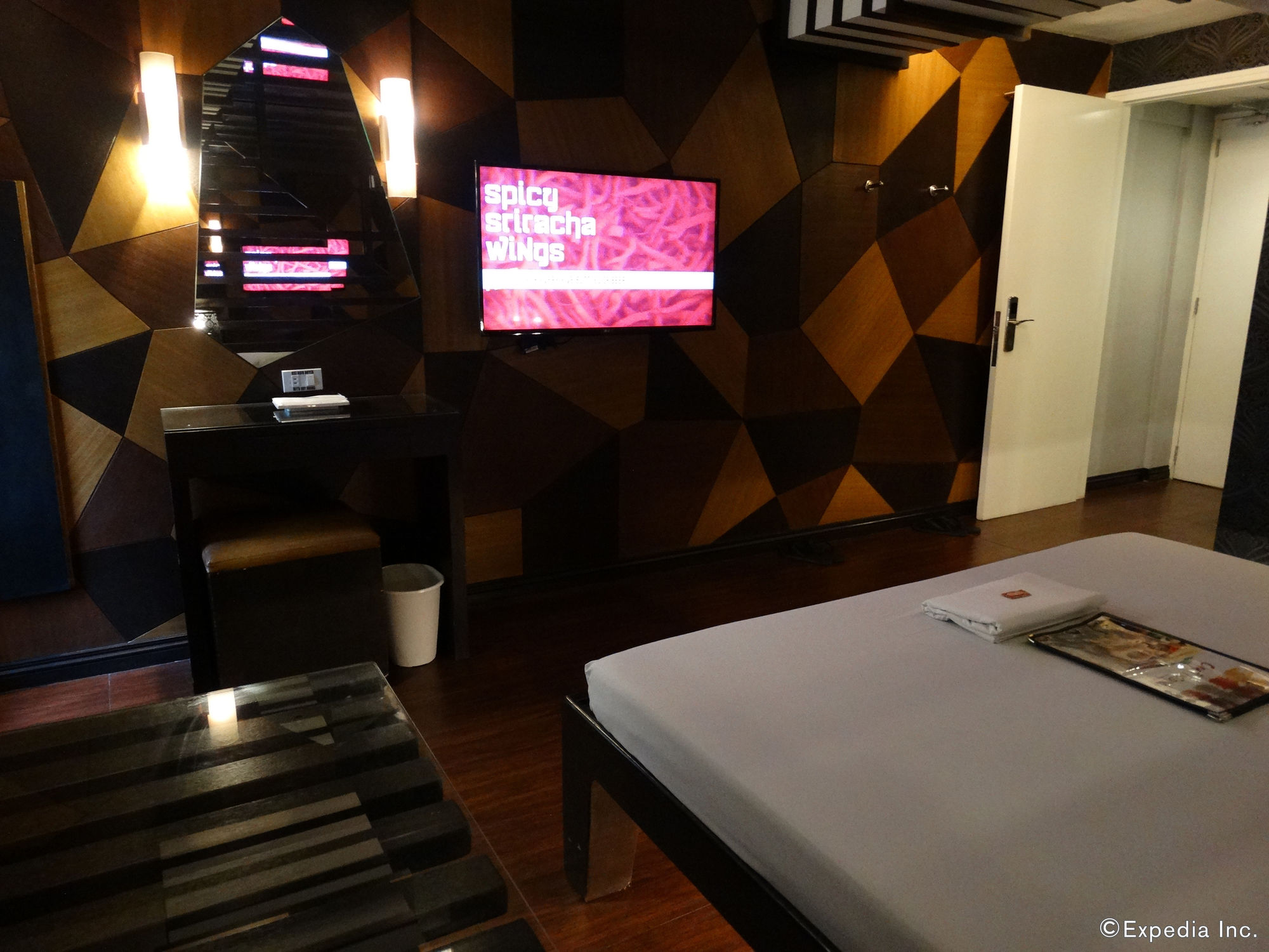 Victoria Court Cuneta Motorist Lodge