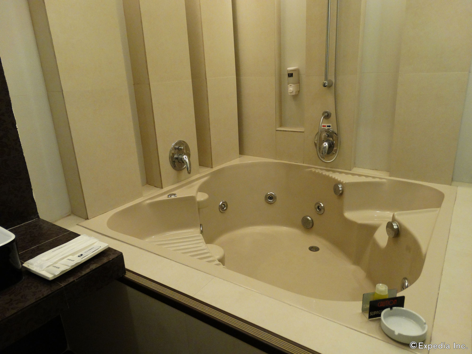 Victoria Court Cuneta Motorist Lodge
