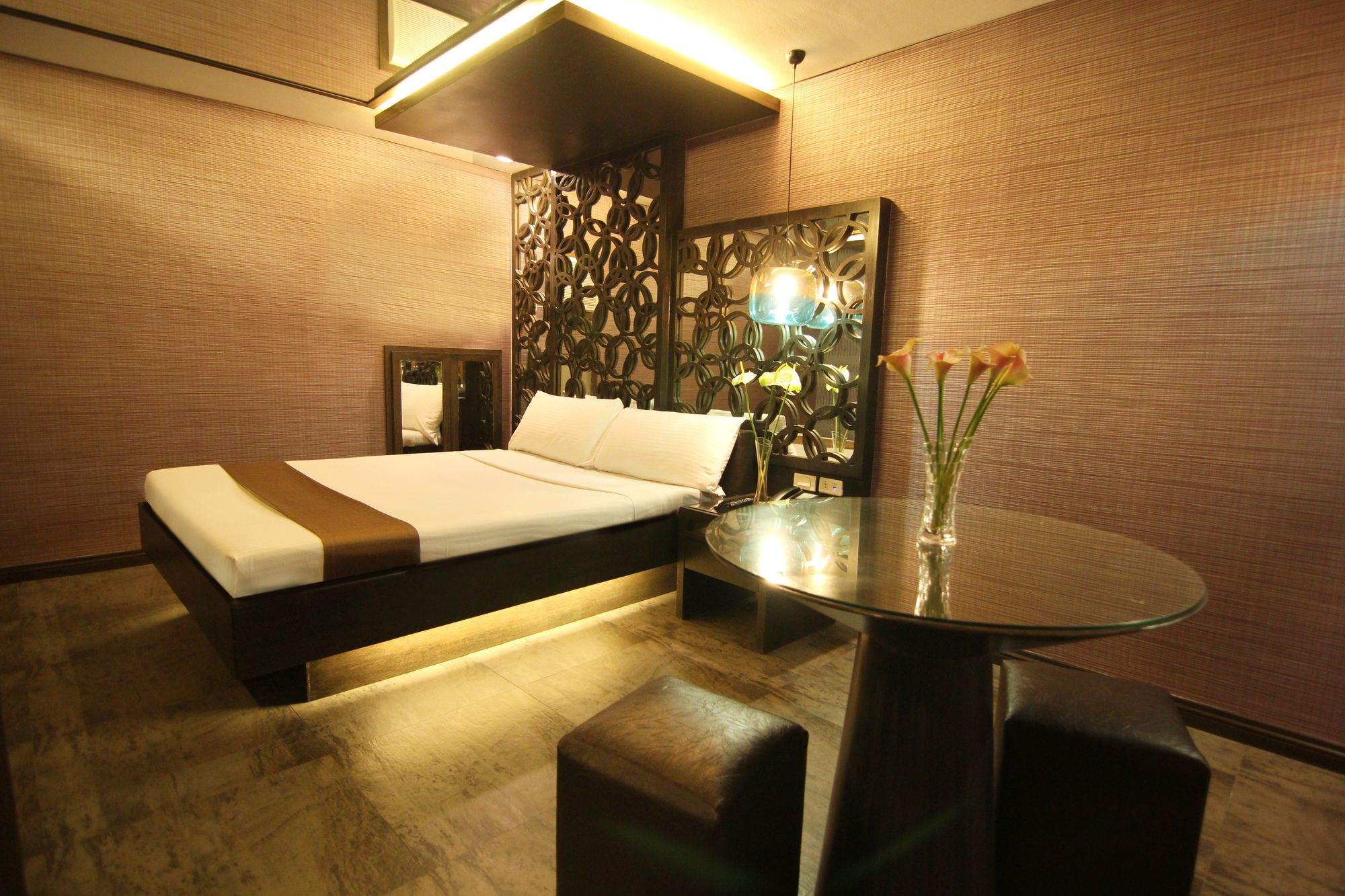 Victoria Court Cuneta Motorist Lodge