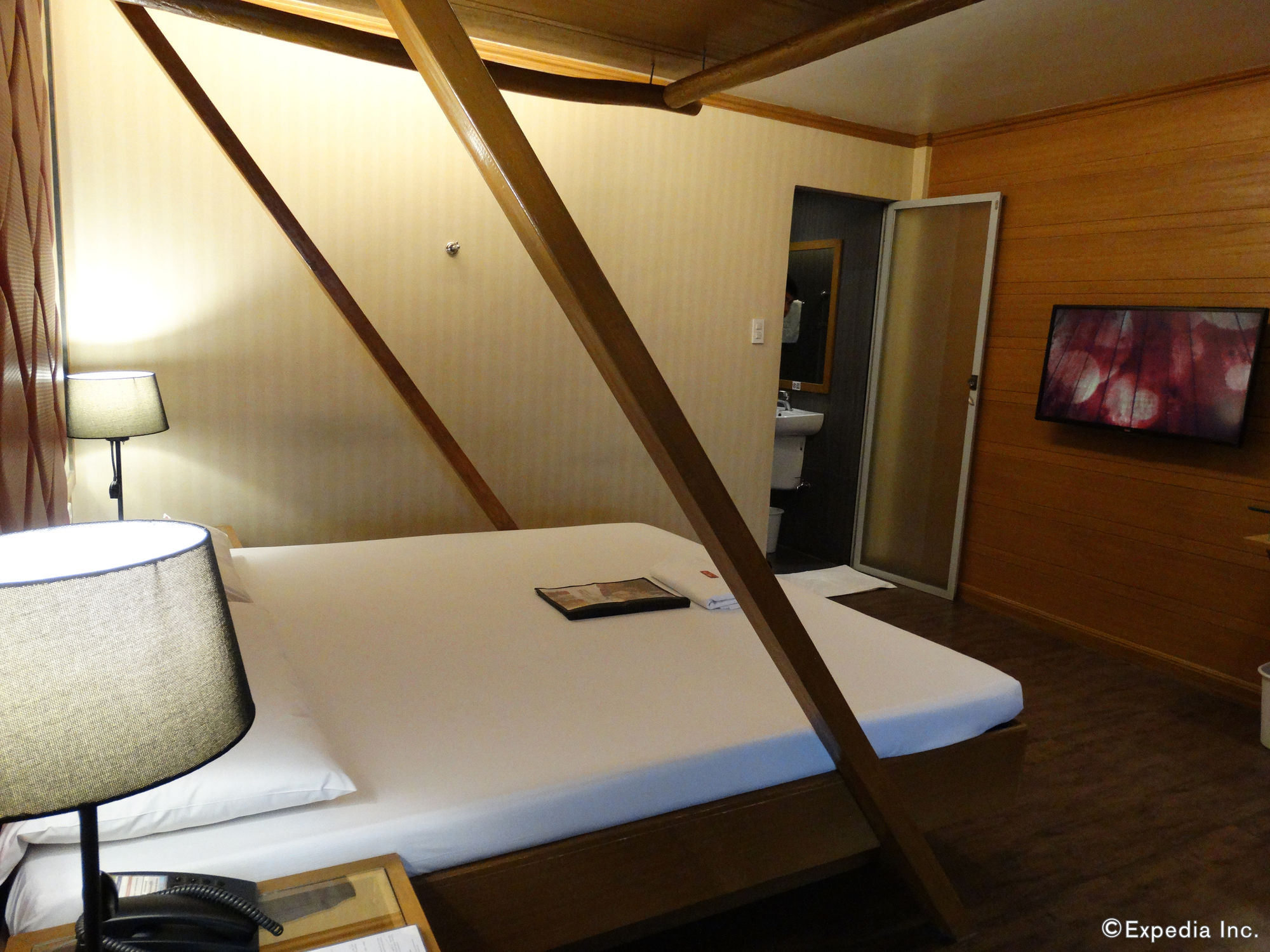 Victoria Court Cuneta Motorist Lodge