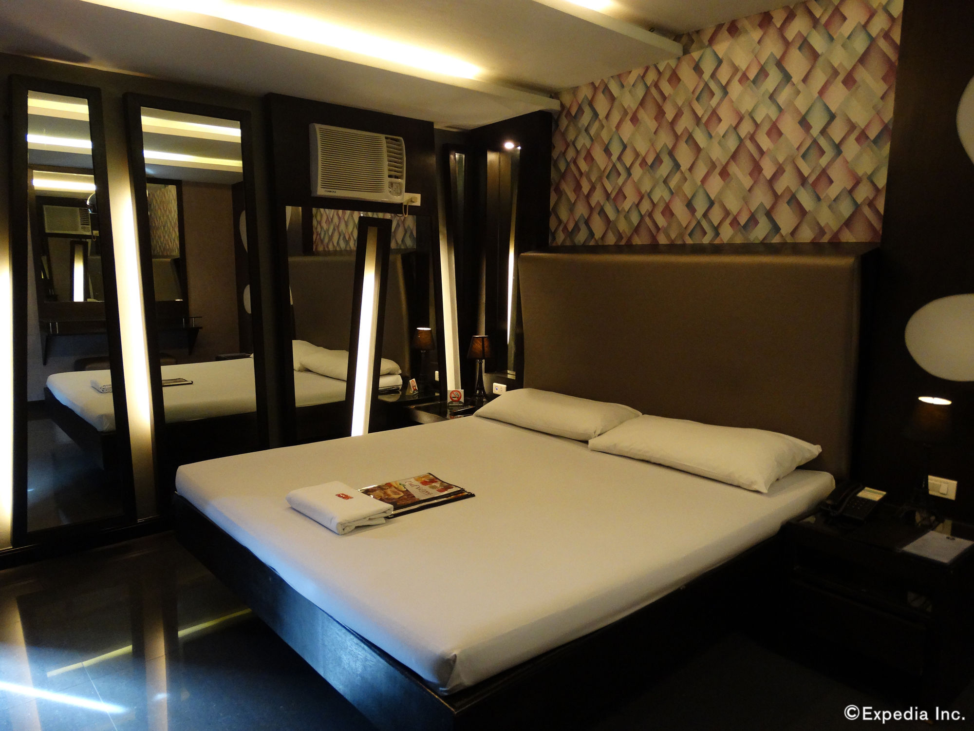 Victoria Court Cuneta Motorist Lodge