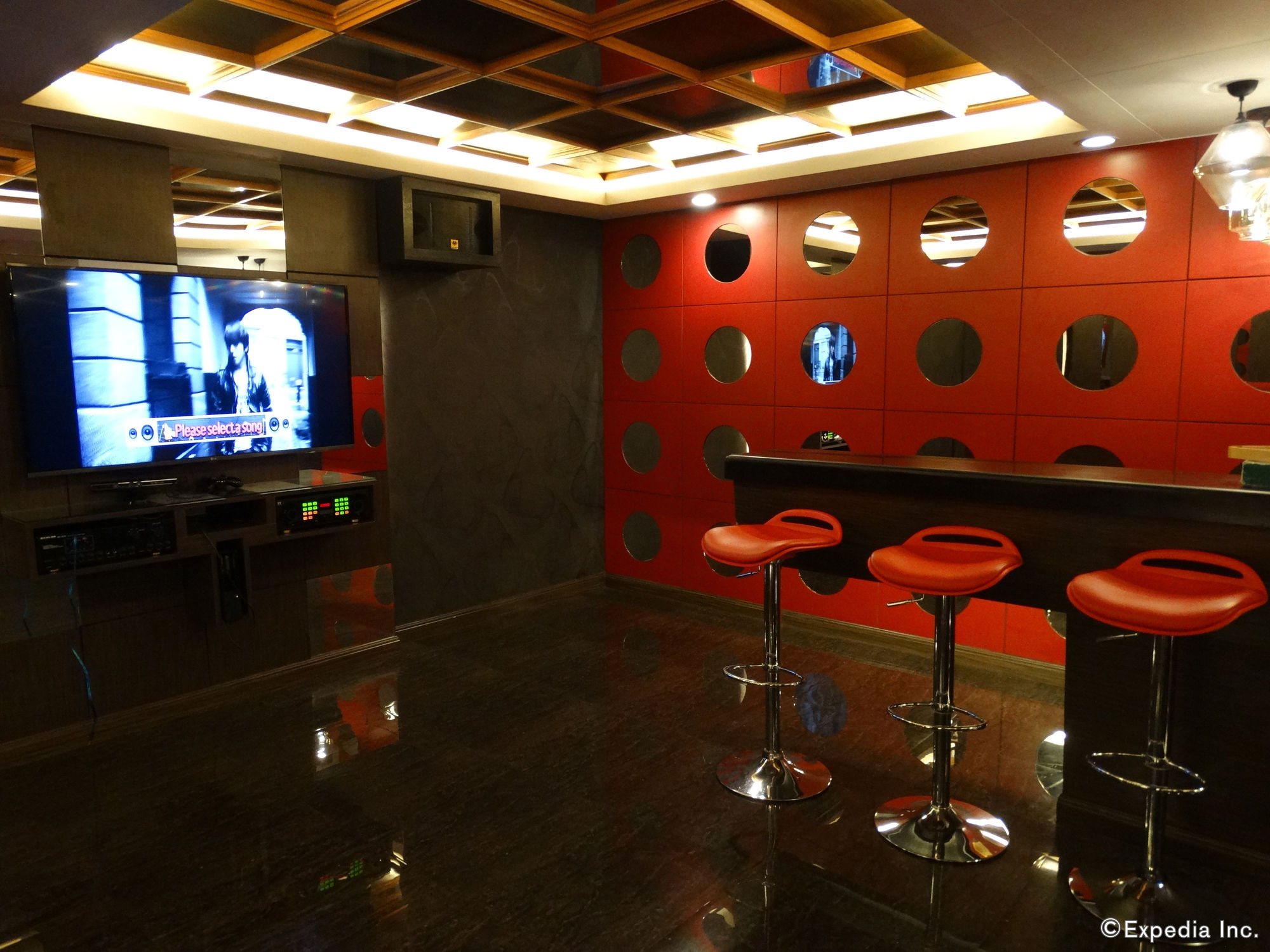 Victoria Court Cuneta Motorist Lodge
