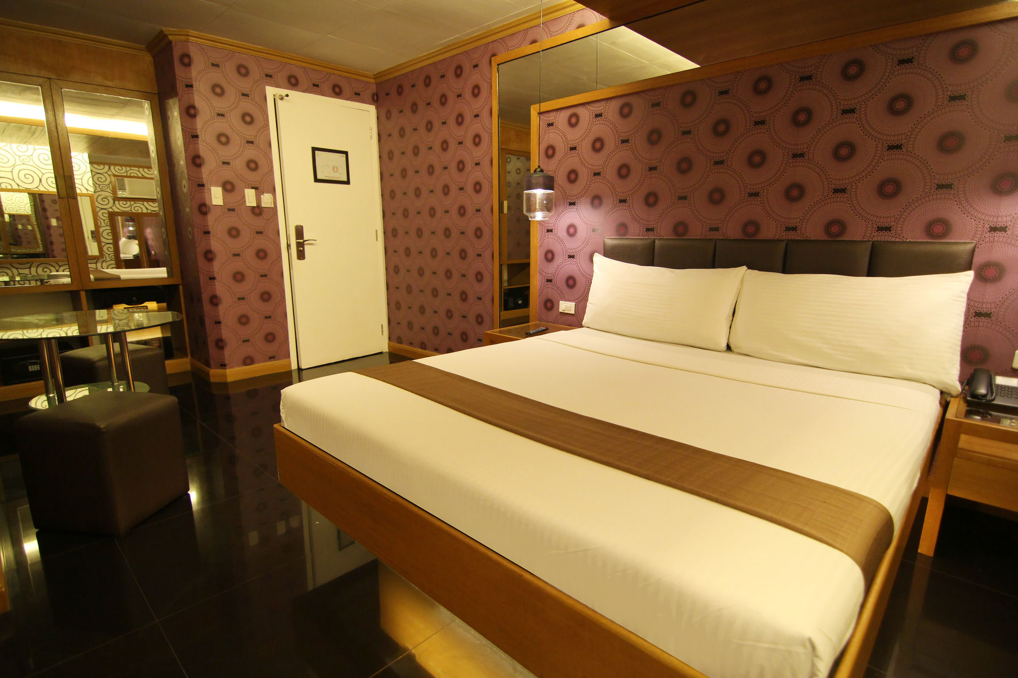 Victoria Court Cuneta Motorist Lodge