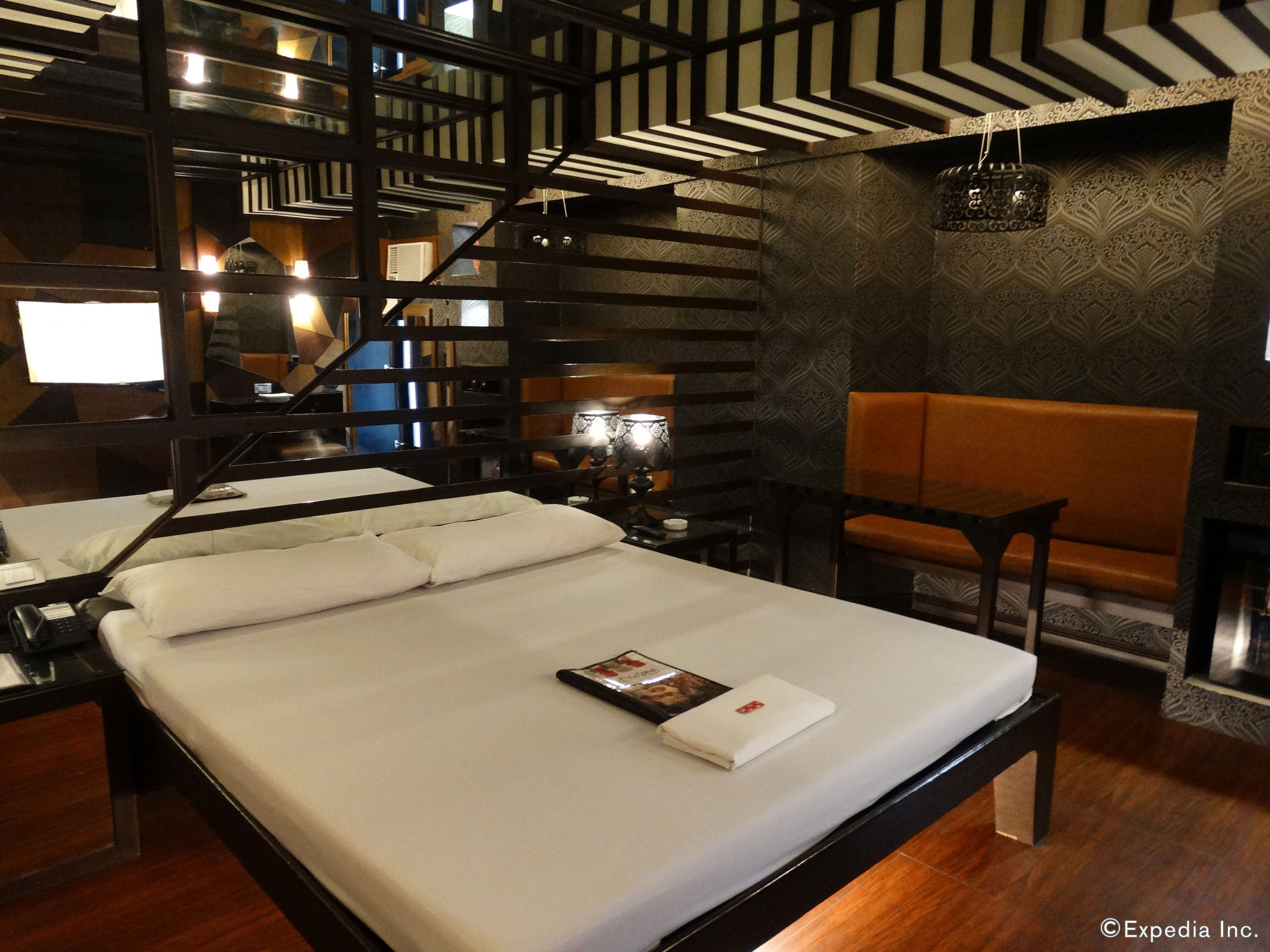 Victoria Court Cuneta Motorist Lodge