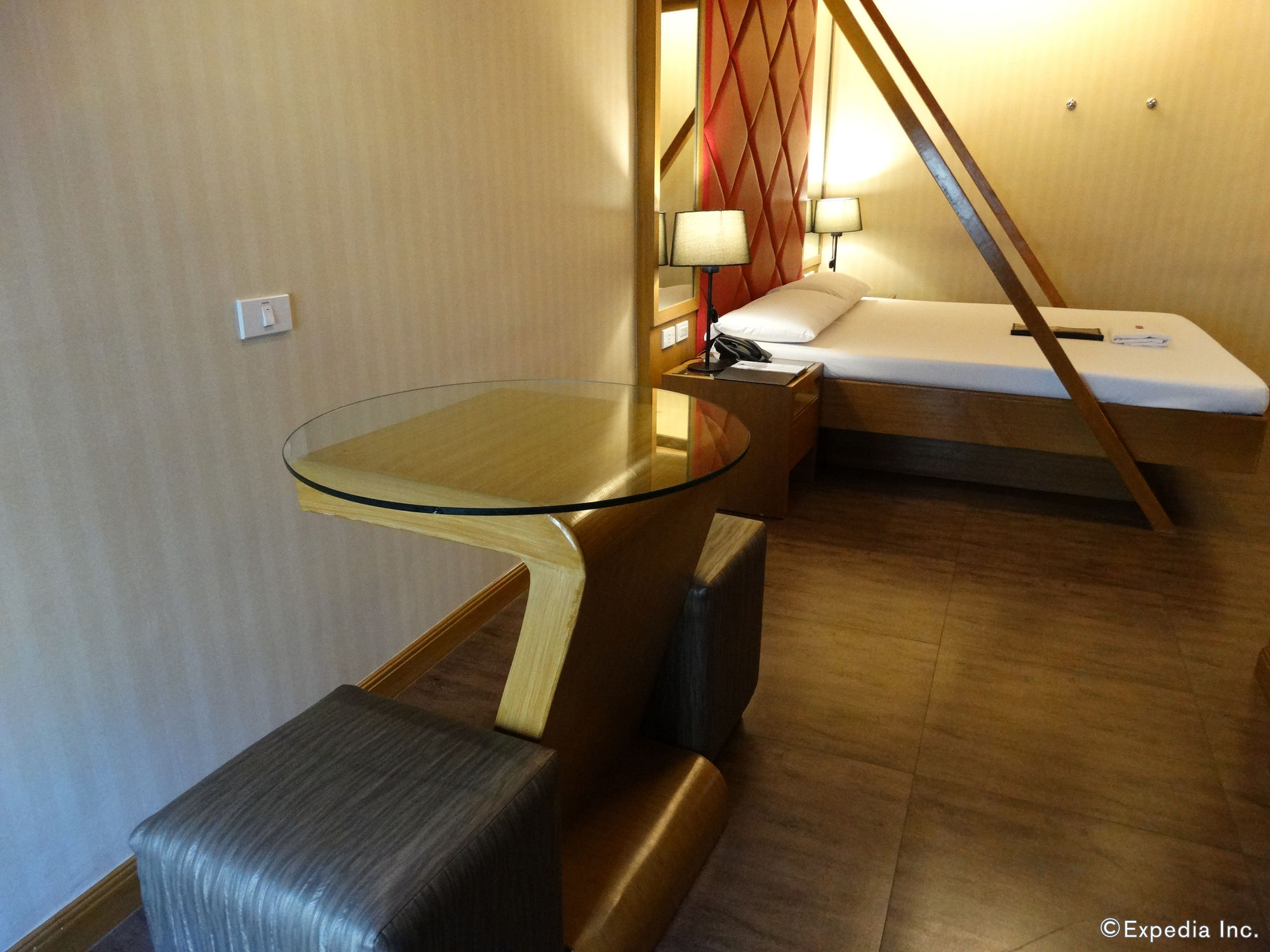 Victoria Court Cuneta Motorist Lodge