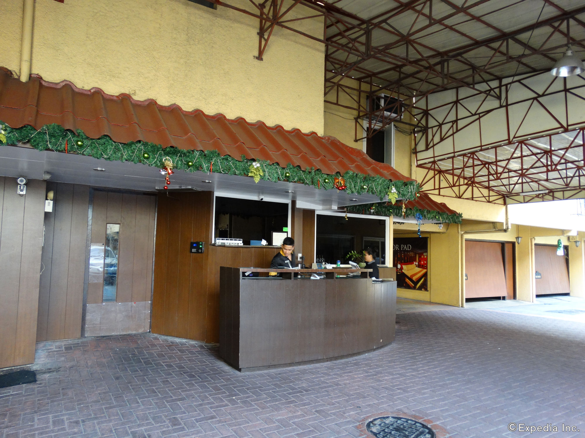 Victoria Court Cuneta Motorist Lodge