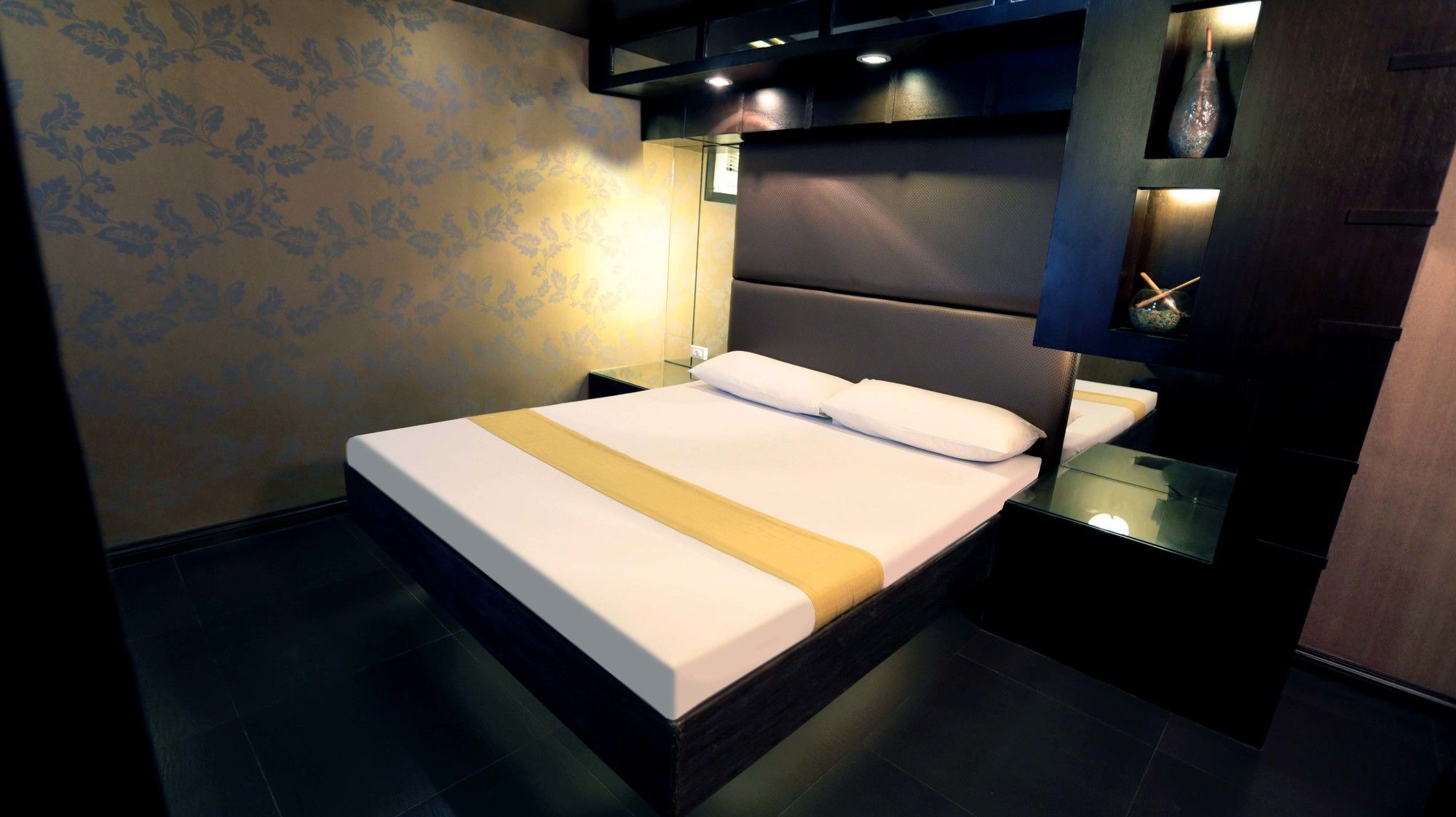 Victoria Court Cuneta Motorist Lodge