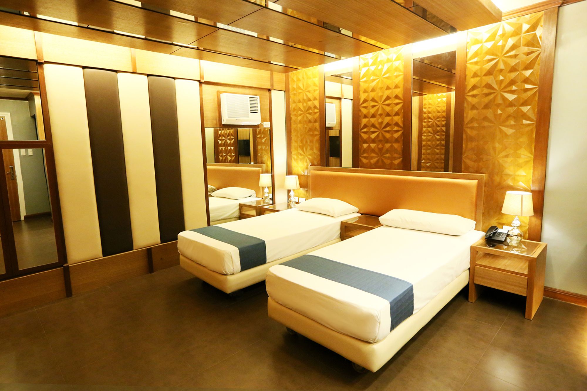 Victoria Court Cuneta Motorist Lodge