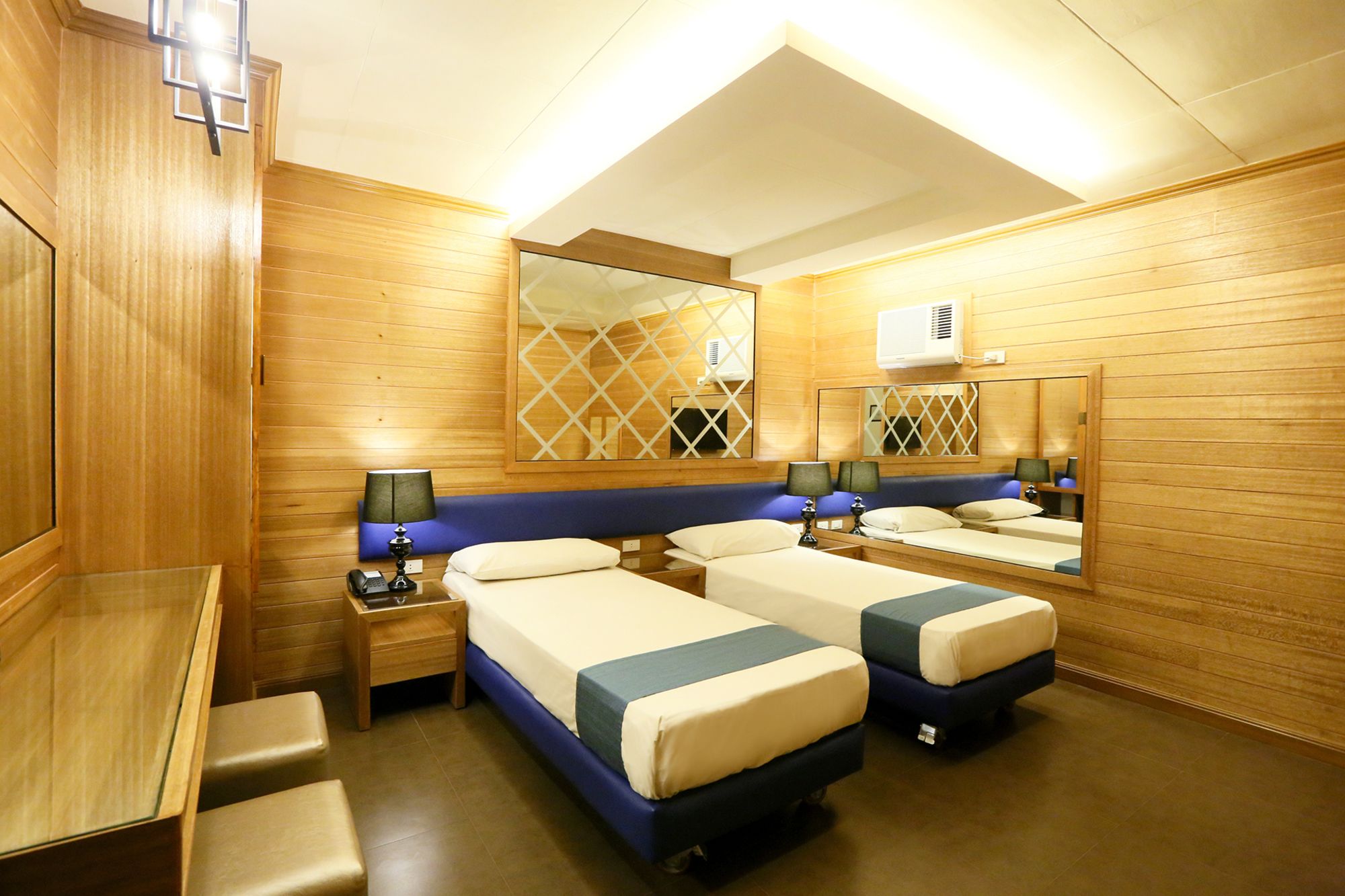 Victoria Court Cuneta Motorist Lodge