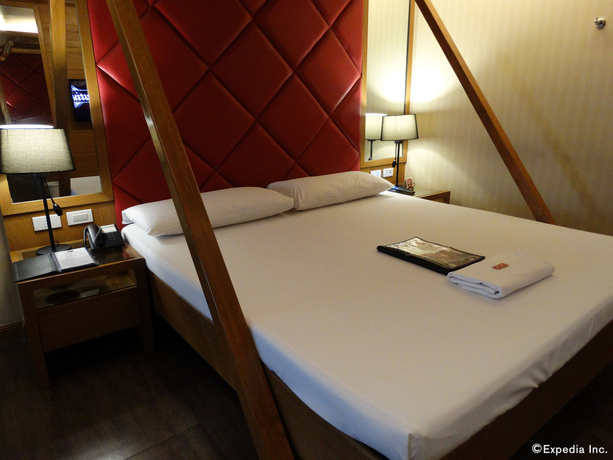 Victoria Court Cuneta Motorist Lodge