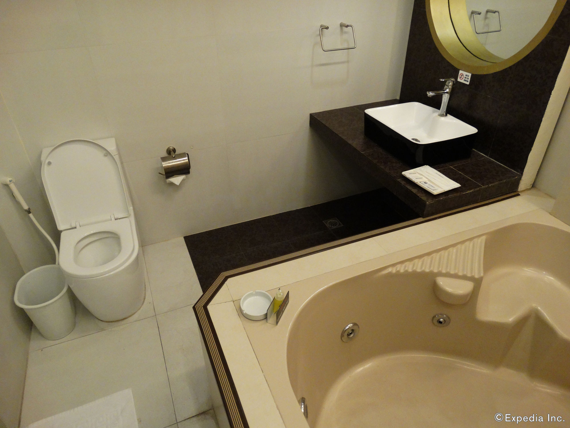 Victoria Court Cuneta Motorist Lodge