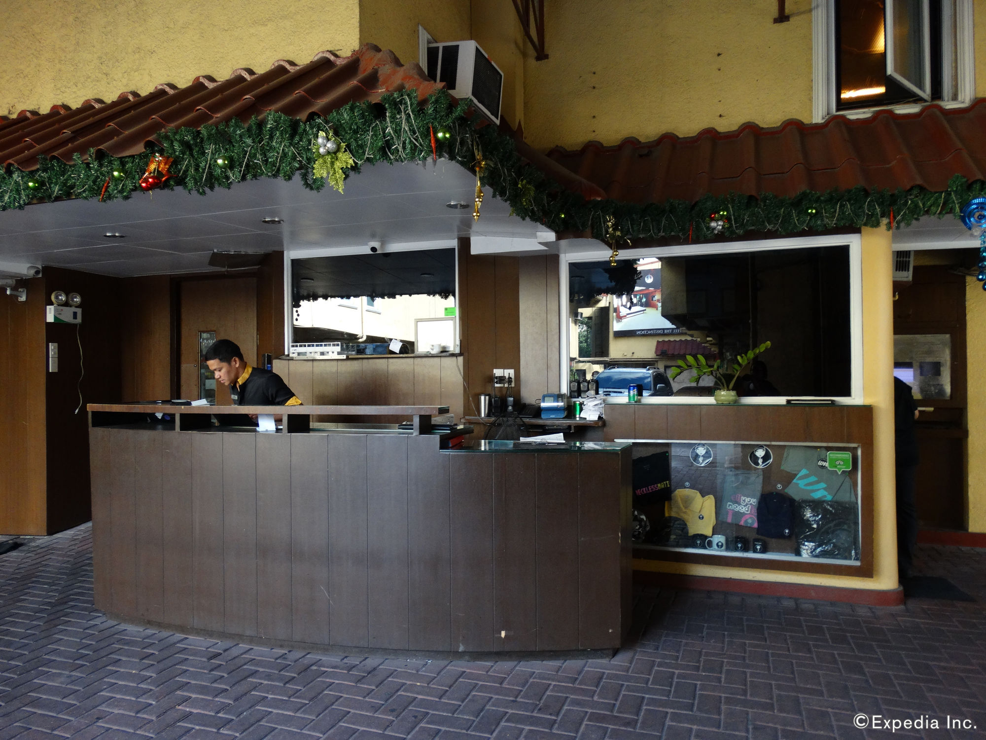 Victoria Court Cuneta Motorist Lodge