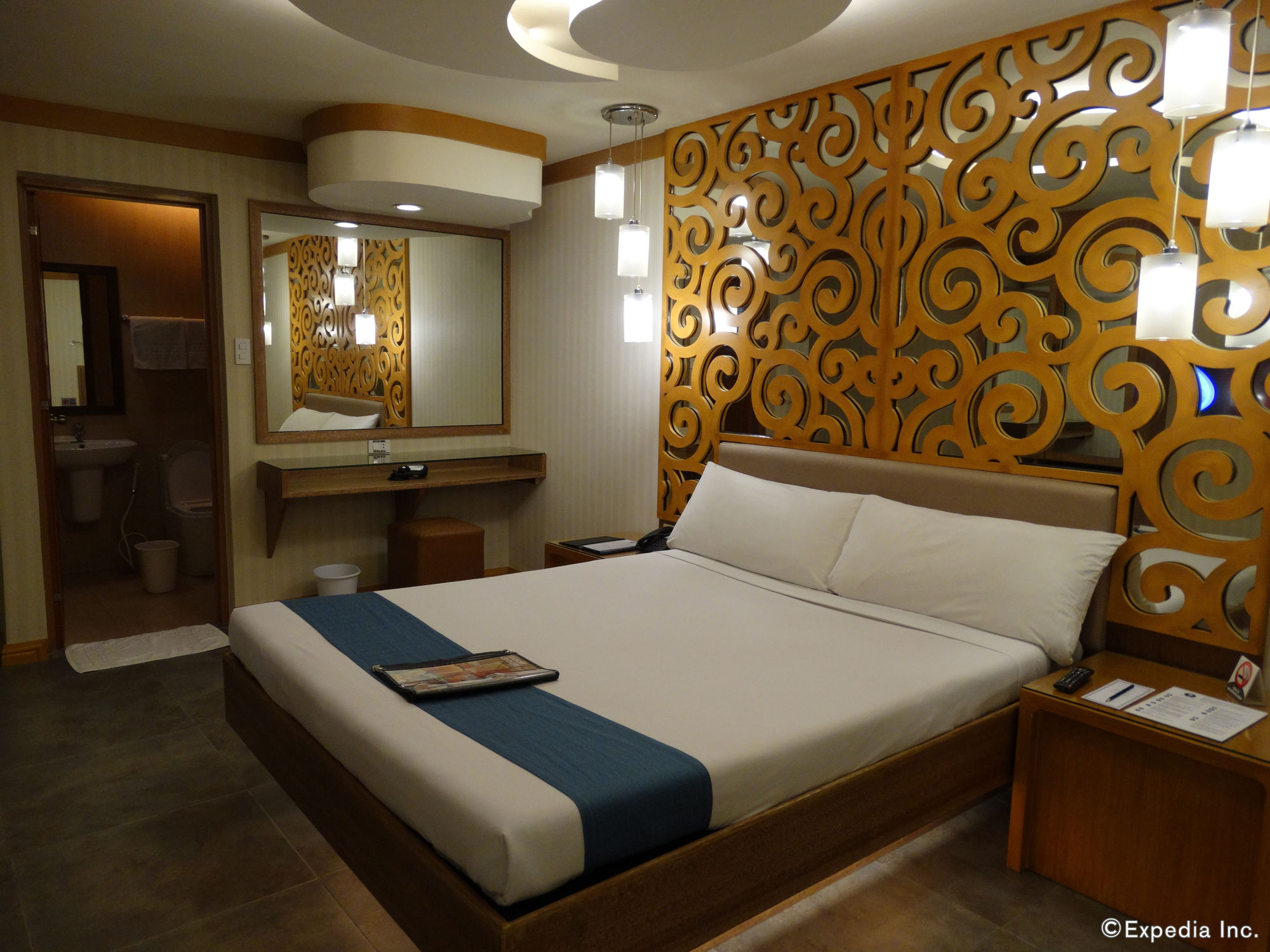 Victoria Court Cuneta Motorist Lodge