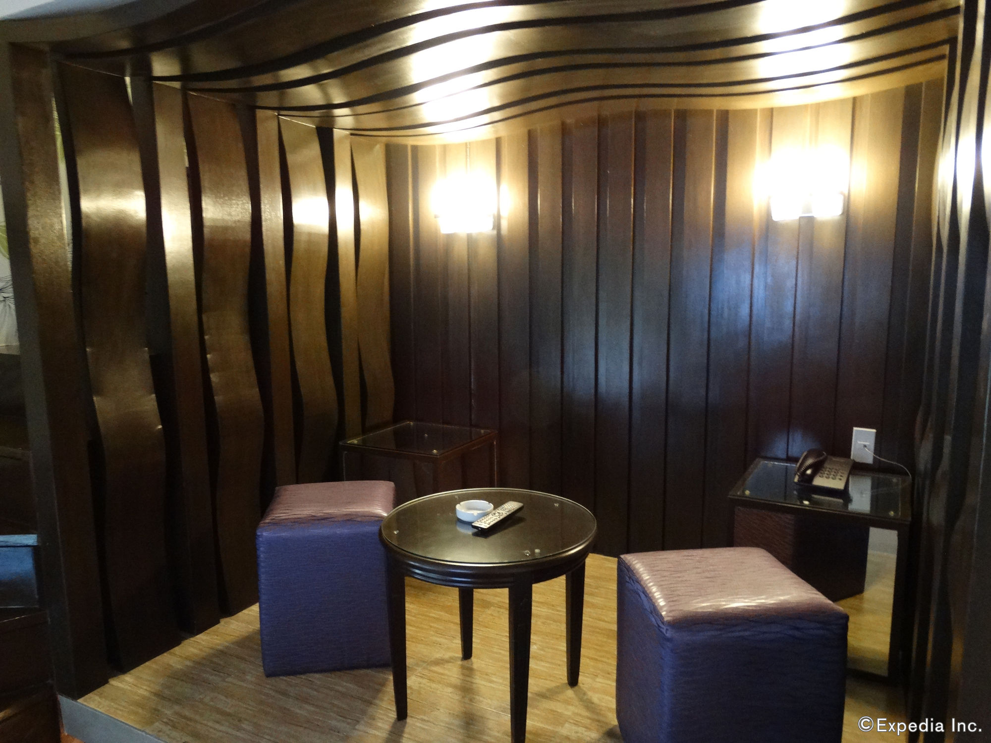 Victoria Court Cuneta Motorist Lodge