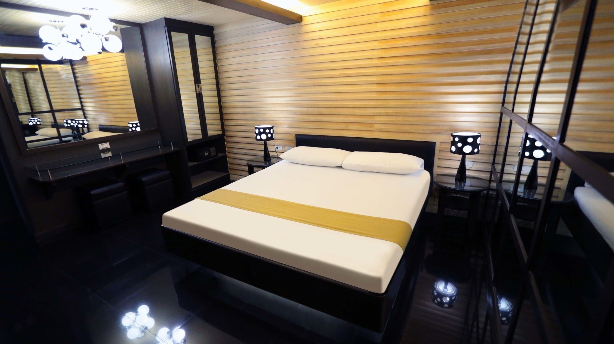 Victoria Court Cuneta Motorist Lodge