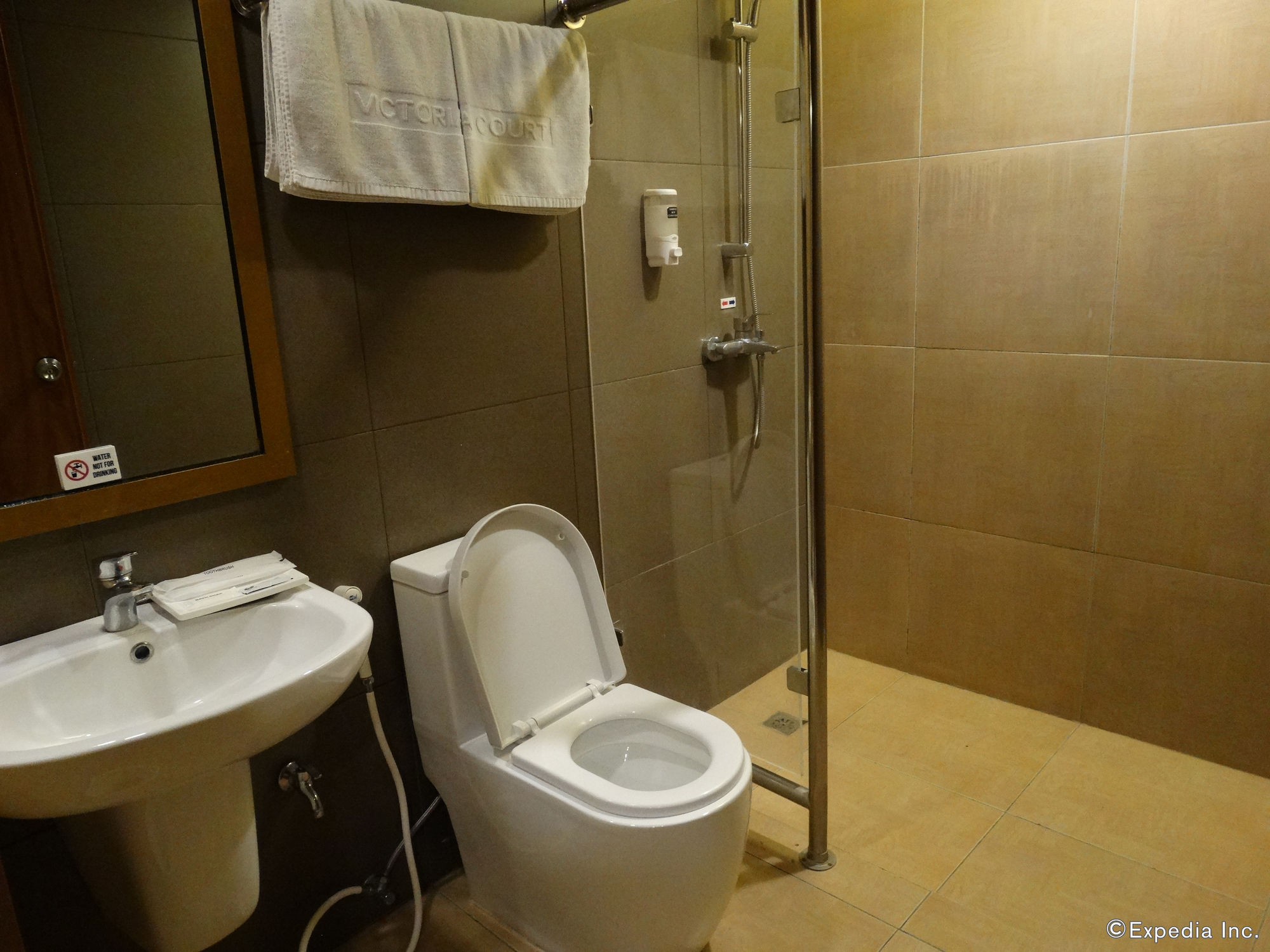 Victoria Court Cuneta Motorist Lodge