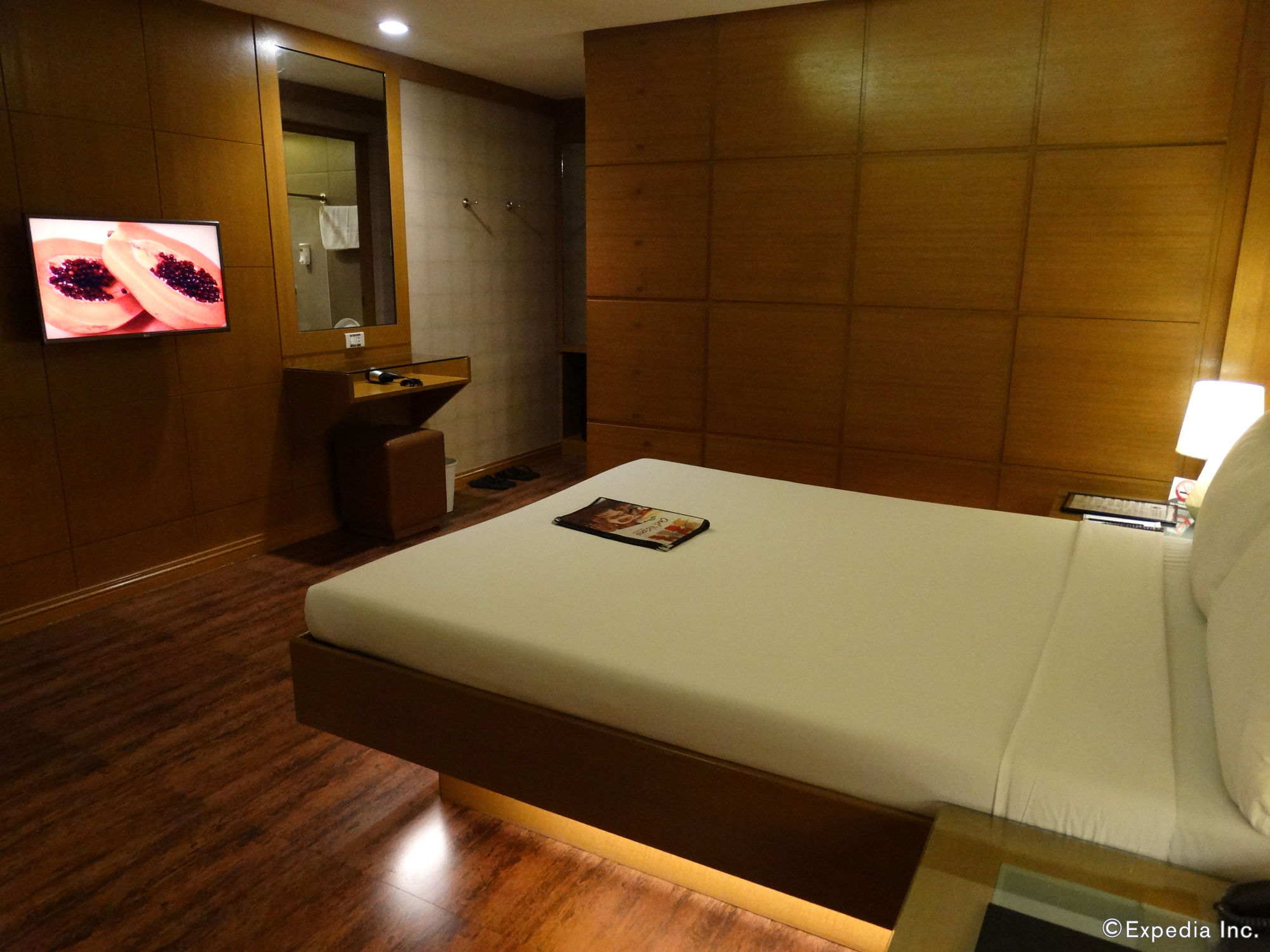 Victoria Court Cuneta Motorist Lodge