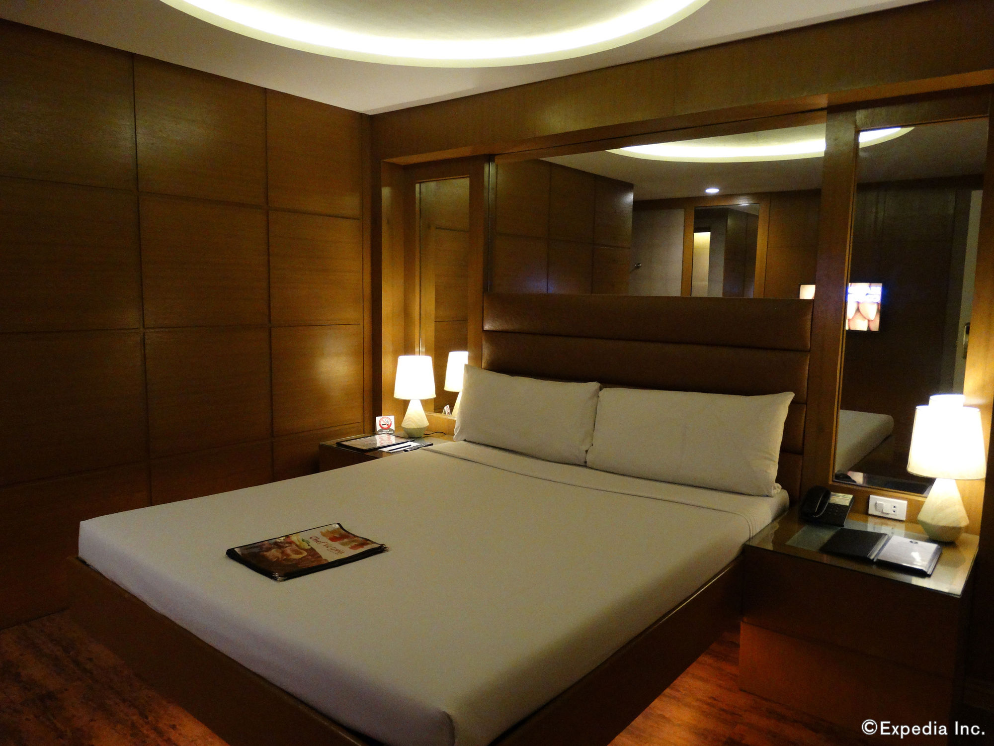 Victoria Court Cuneta Motorist Lodge