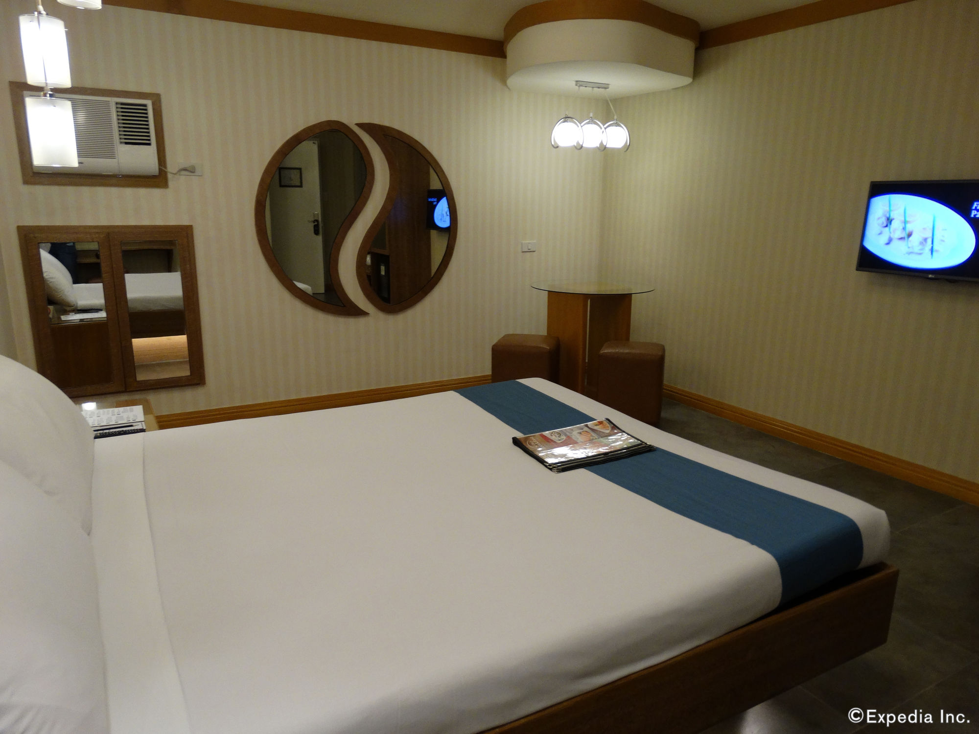 Victoria Court Cuneta Motorist Lodge