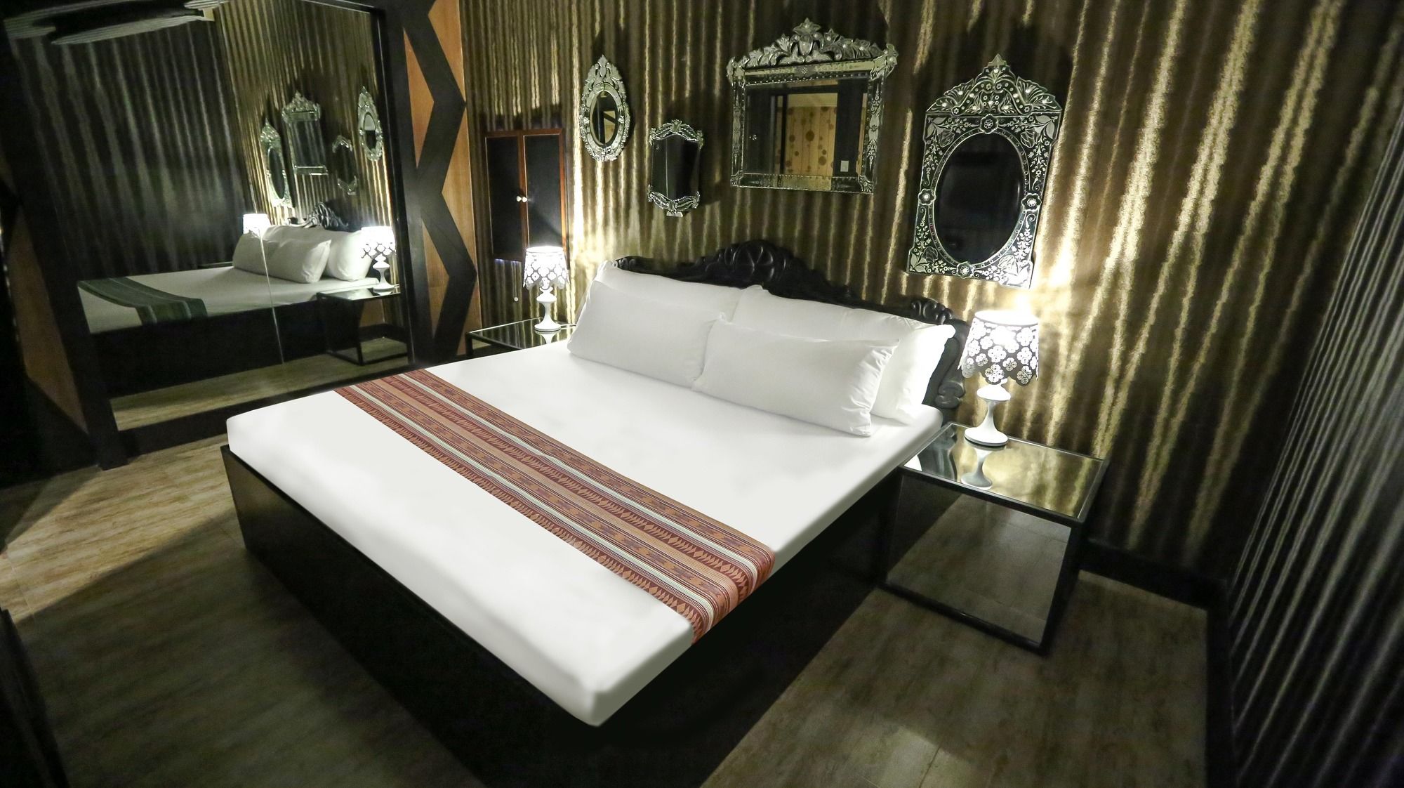 Victoria Court Cuneta Motorist Lodge